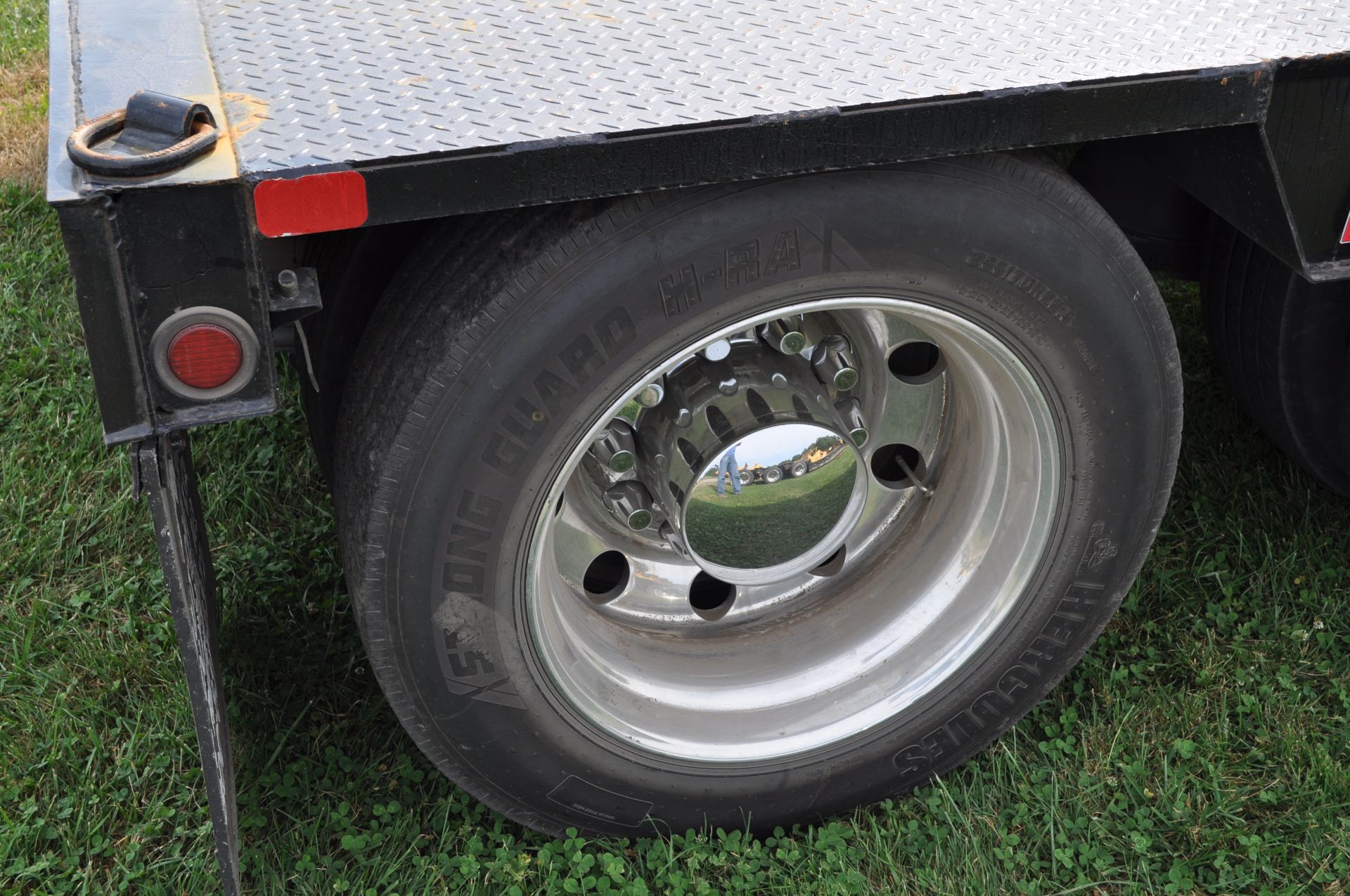 2003 35 ton Eager Beaver hyd detach trailer, 27’ well, tandem axle, air ride, 255/70R22.5 tires, - Image 16 of 19