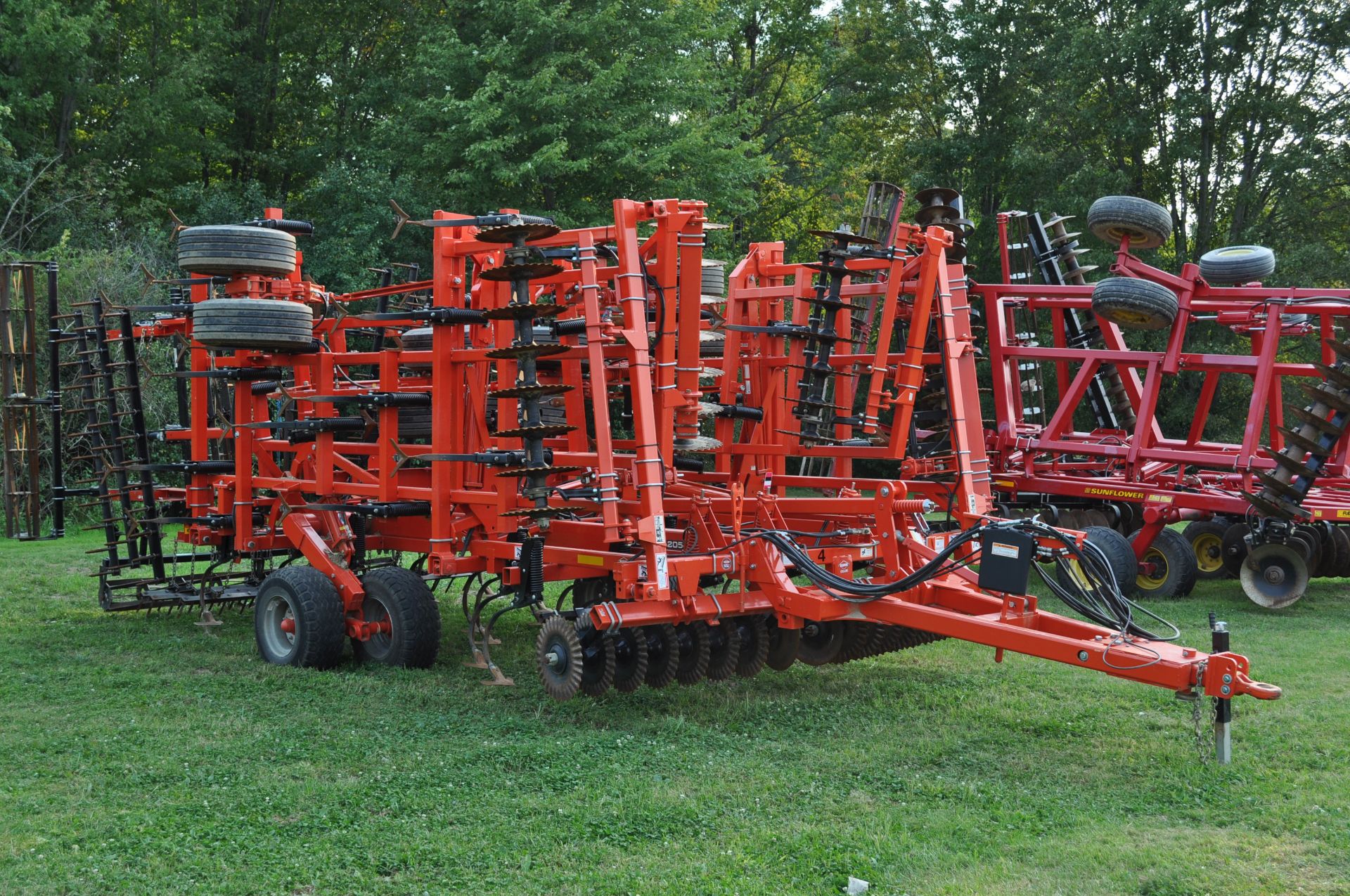 2019 36’ Kuhn Krause Landsman 6205 soil finisher, hyd double fold, front Excalibur blades