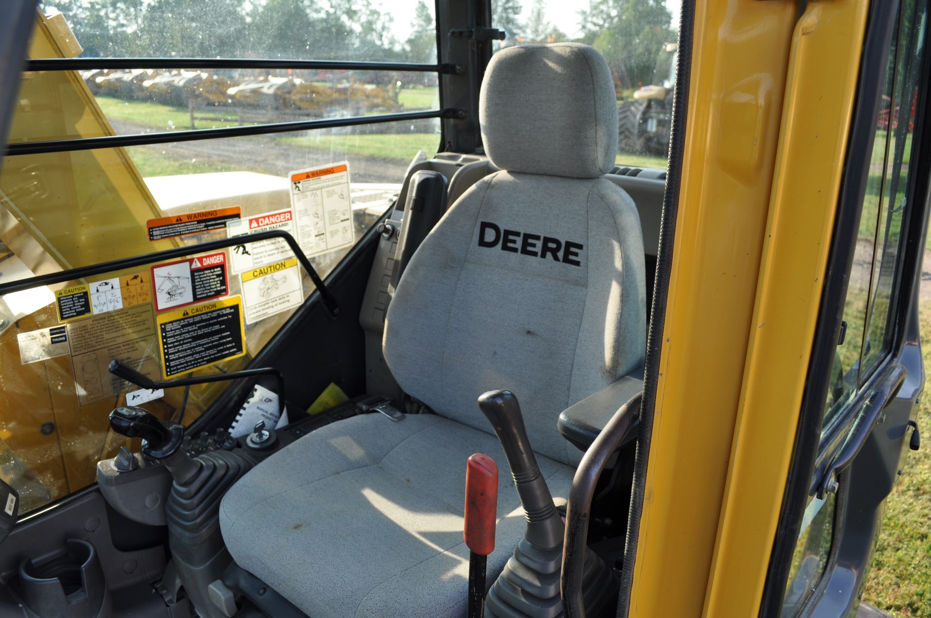 John Deere 75C excavator, 18” rubber pads, C/H/A, 8’ blade, 4' smooth bucket, manual coupler - Image 31 of 38