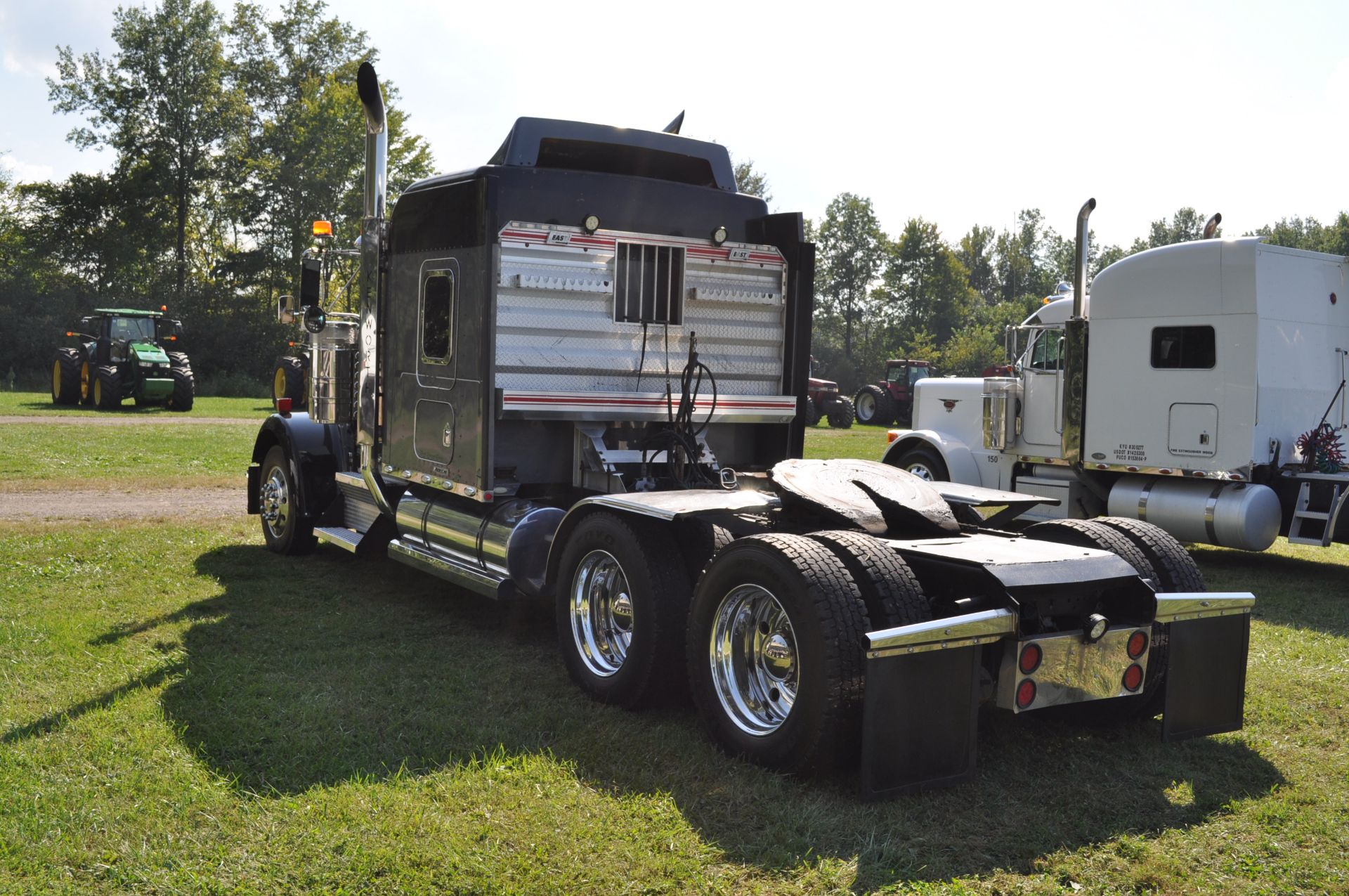 2003 Kenworth W900 semi truck, 72” sleeper, Cummins N-14 red top, 13 spd Eaton, shows 254,079 miles - Image 2 of 43