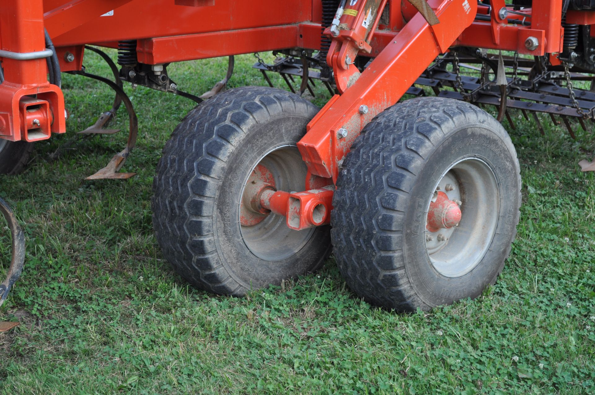 2019 36’ Kuhn Krause Landsman 6205 soil finisher, hyd double fold, front Excalibur blades - Image 9 of 23