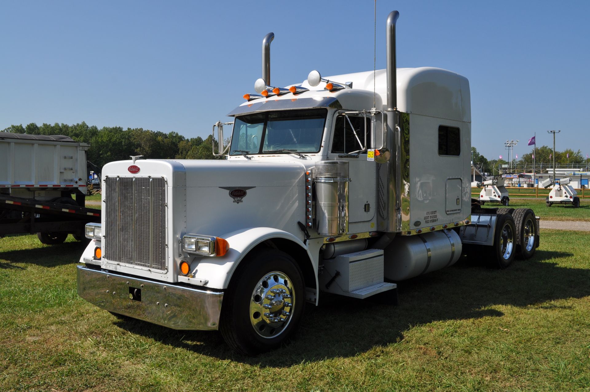 2005 Peterbilt 379 semi truck, 68” sleeper, 3406E CAT 475 hp, 13 speed Eaton, air ride, twin screw