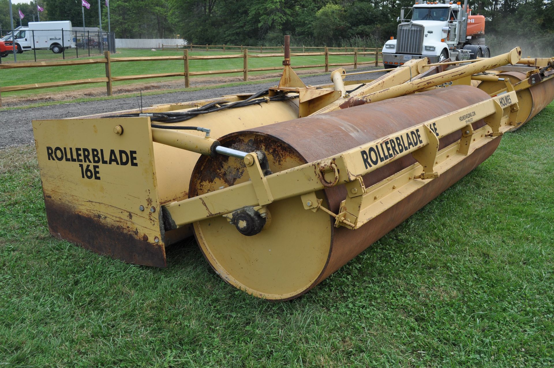 16’ Holmes Rollerblade 16E blade, pull type, hyd lift - Image 4 of 12