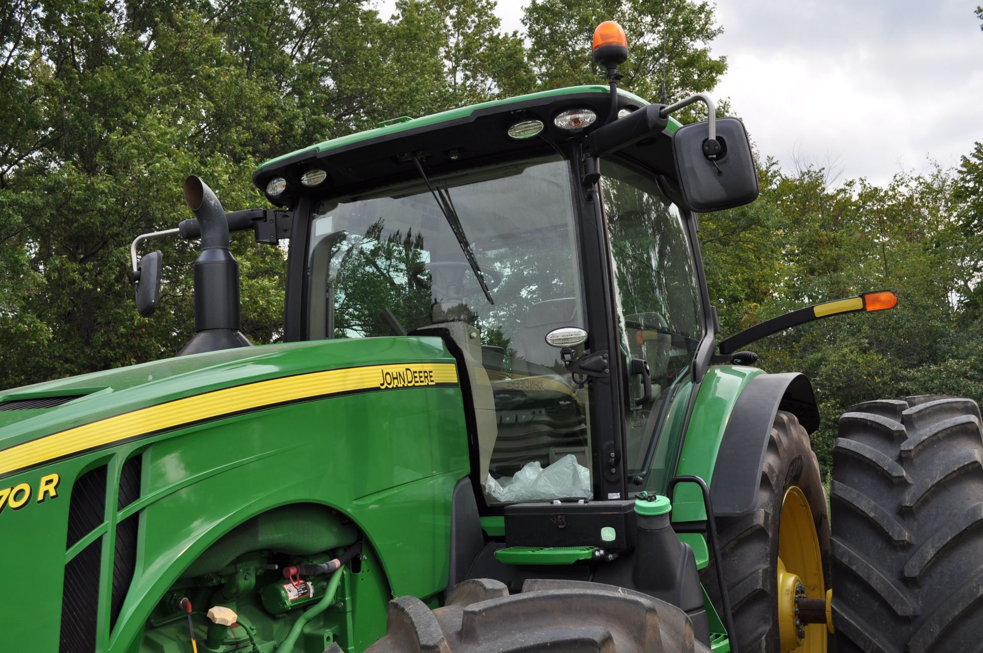 John Deere 8370R tractor, MFWD, Michelin Mach X Bib 620/70R46 rear duals, 600/70R30 front, IVT, ILS - Image 31 of 46