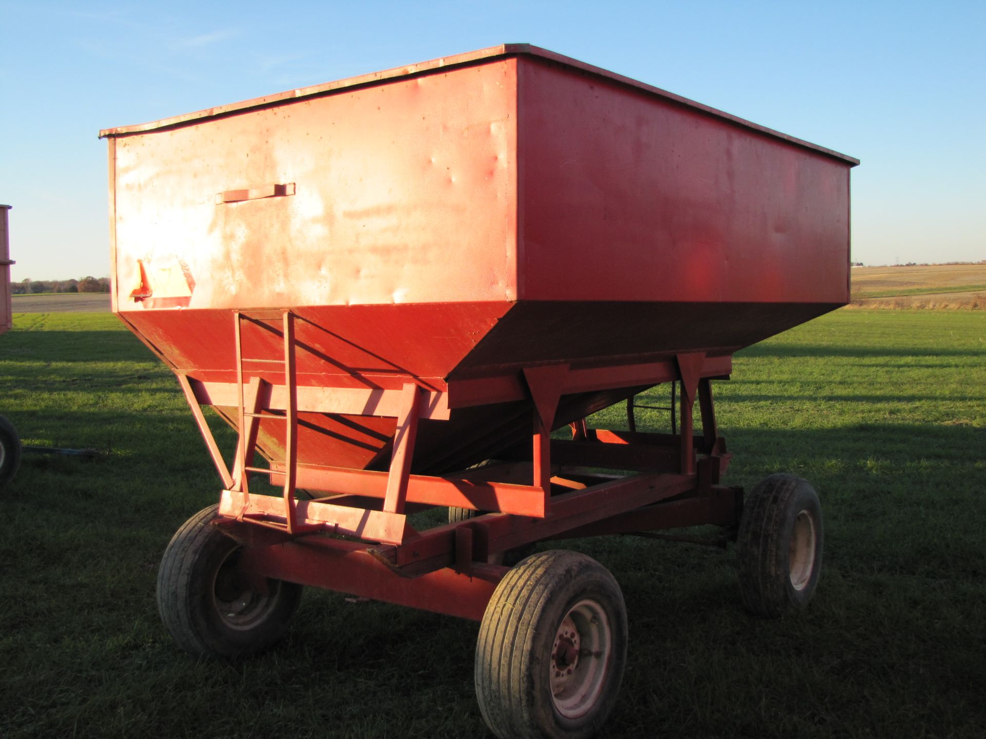 250 bu gravity bed wagon, 12.5 L 15 tires - Image 10 of 10