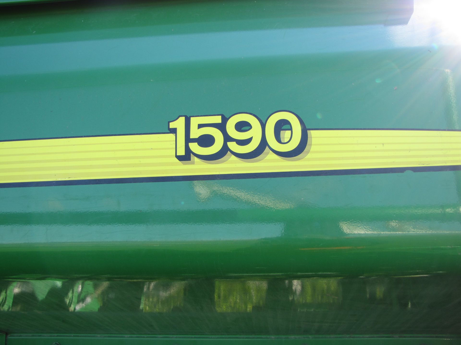15’ John Deere 1590 no-till drill, elec rate controller, 7 ½” spacing, markers, wired for monitor - Image 10 of 33