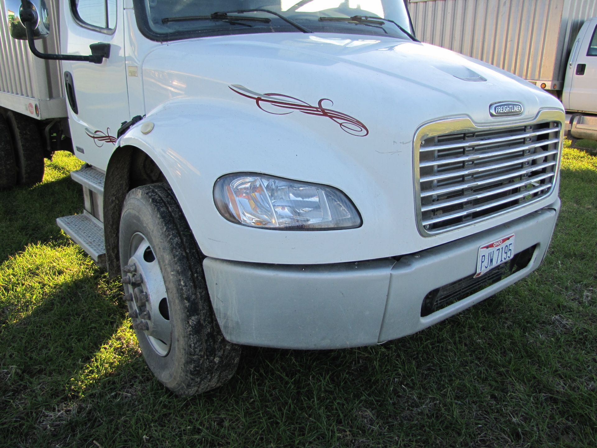 2004 Freightliner single axle grain truck, new motor, 252,600 miles, Allison automatic transmission - Image 24 of 45