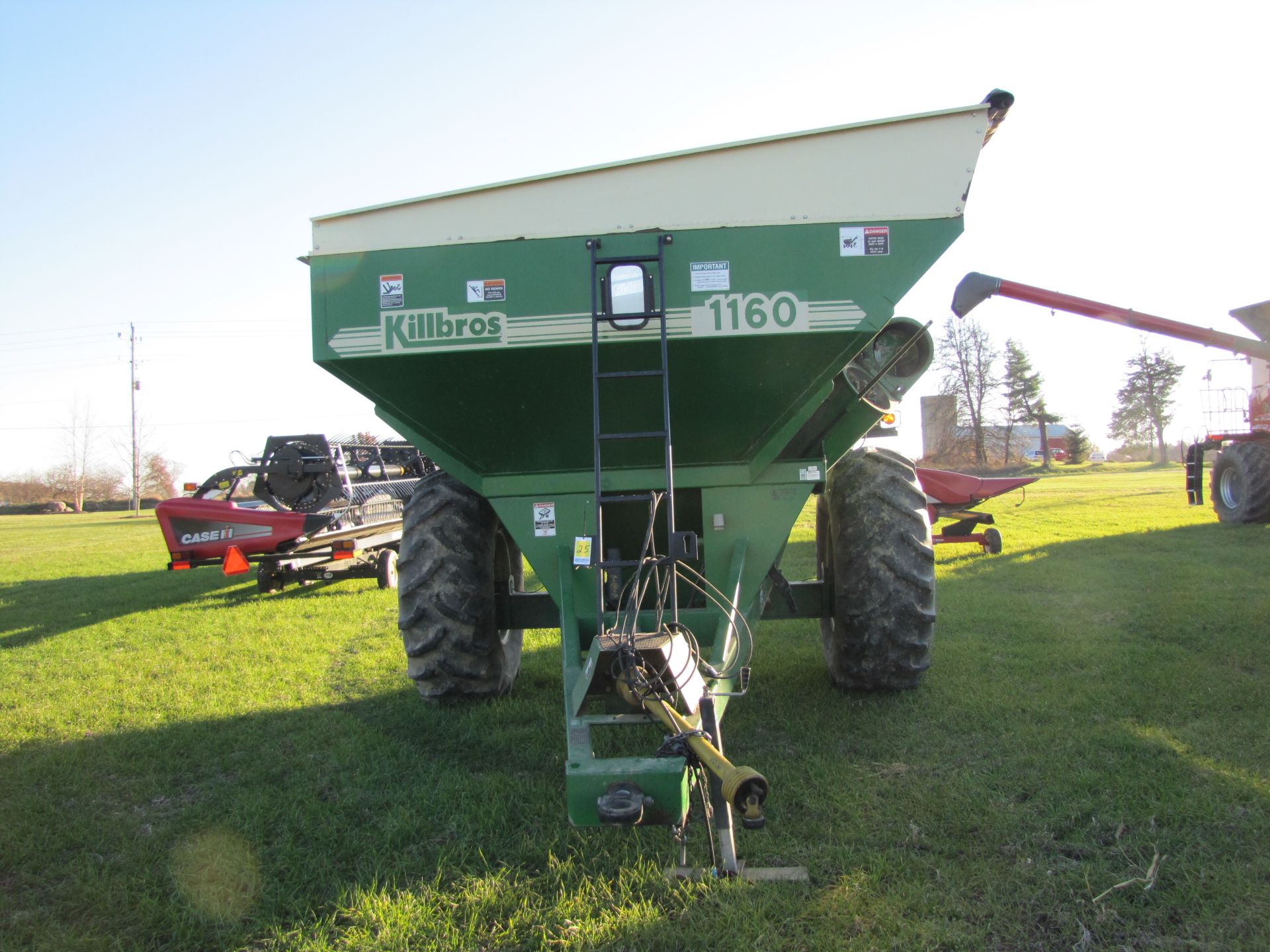 Killbros 1160 grain cart, corner auger, 24.5-32 tires, lights, scales, 1000 pto, roll tarp - Image 2 of 20