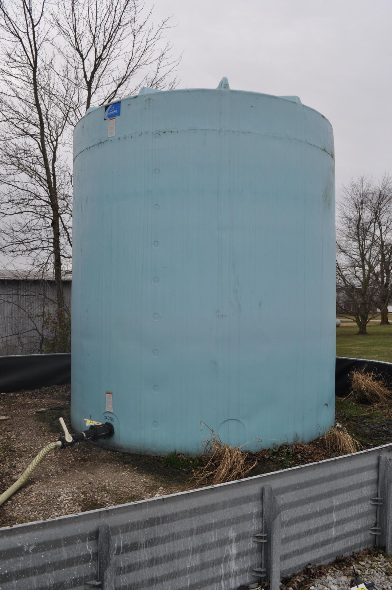 10,000 gal flat bottom poly tank