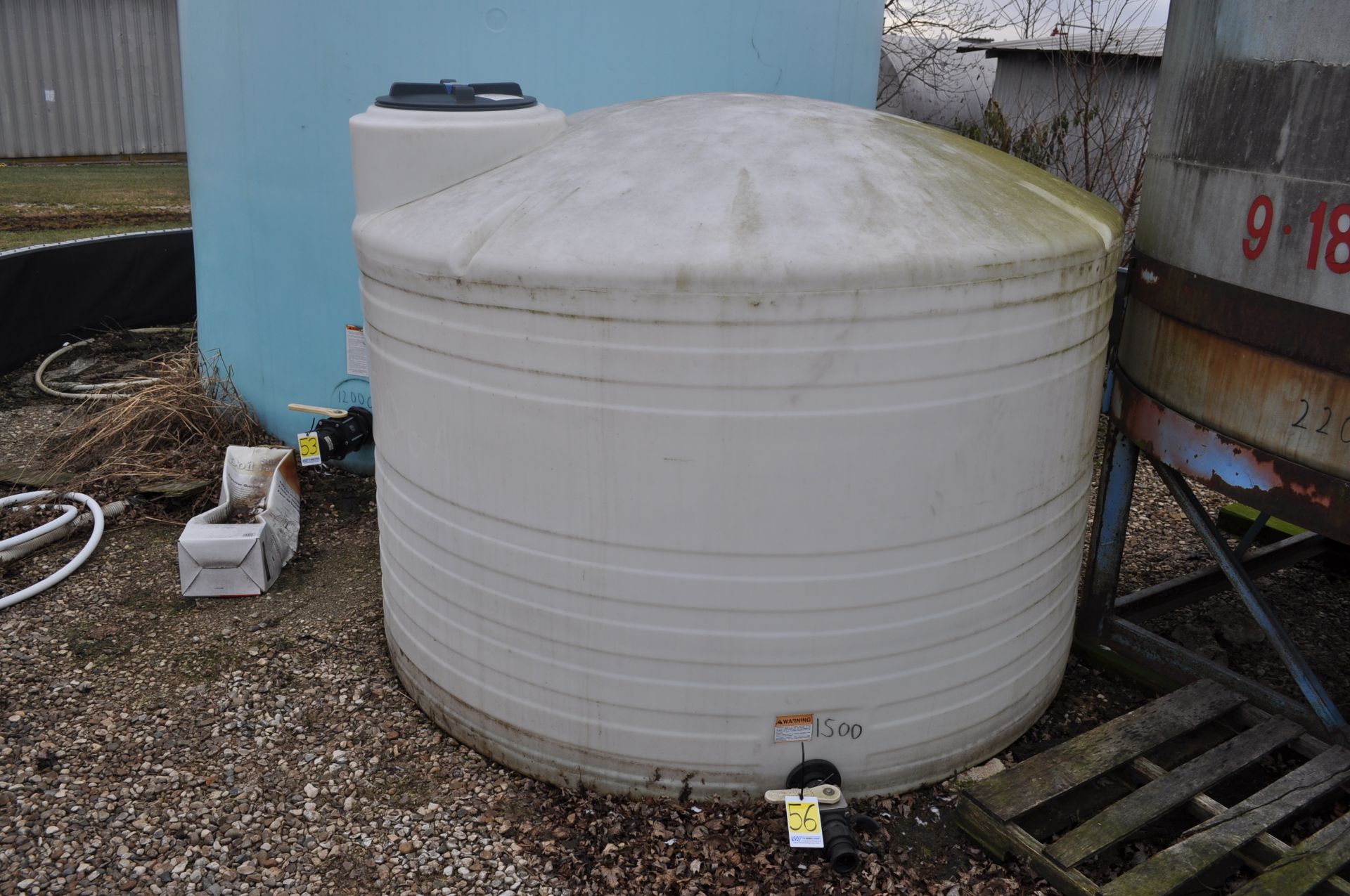 1,500 gal flat bottom poly tank