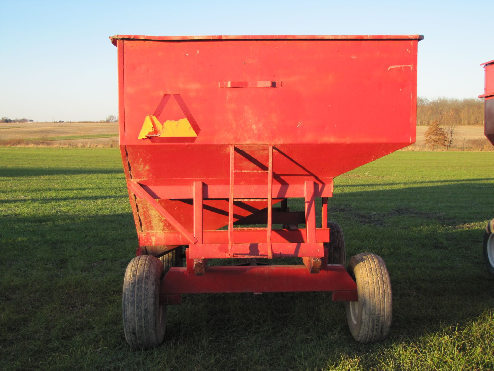 250 bu gravity bed wagon, 12.5 L 15 tires - Image 9 of 10