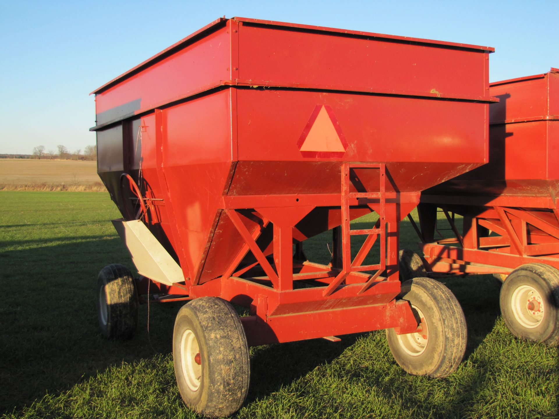 275 bushel Unverferth gravity bed wagon, 12.5 L 15 tires - Image 7 of 14