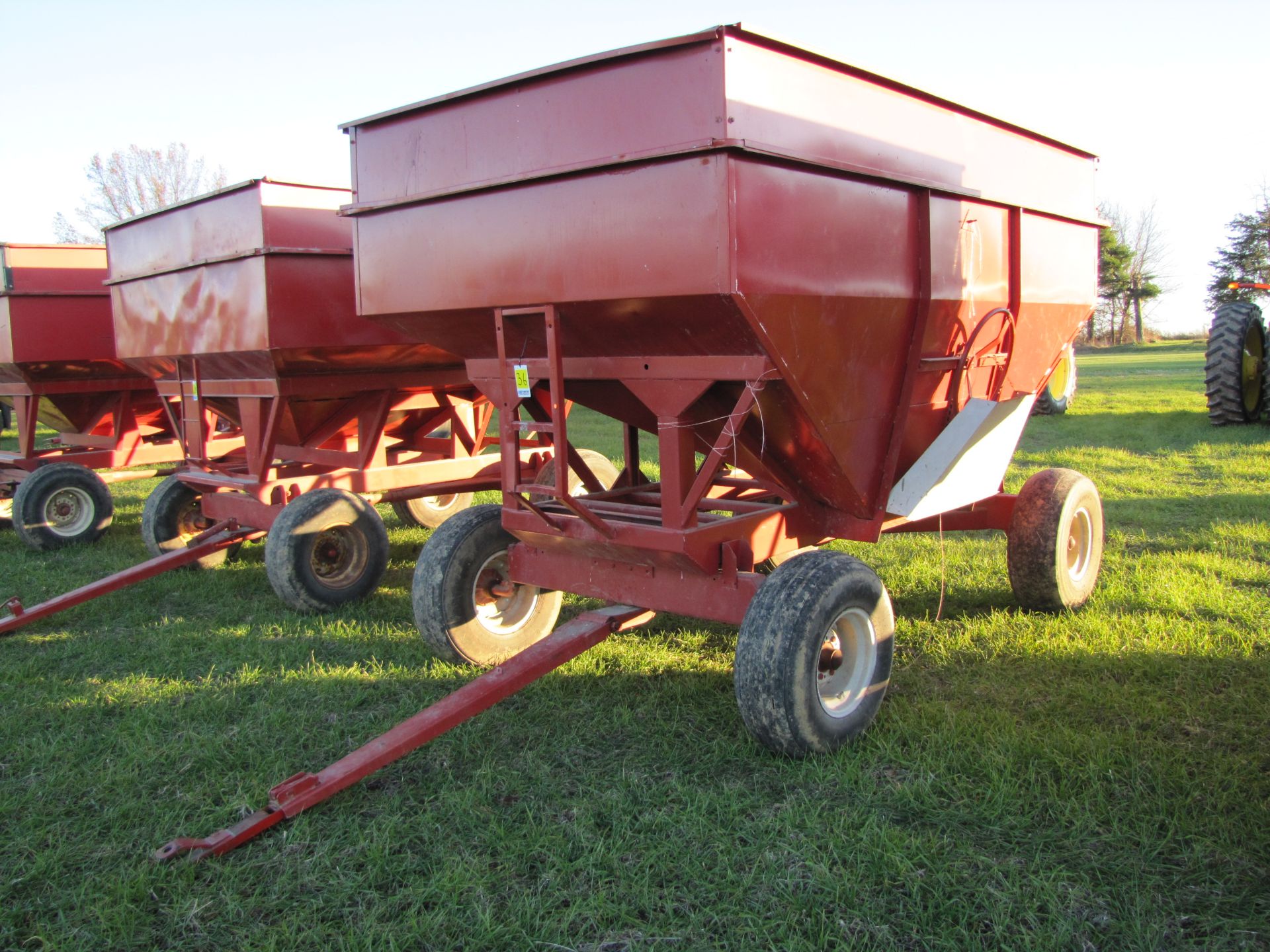 275 bushel Unverferth gravity bed wagon, 12.5 L 15 tires - Image 3 of 14