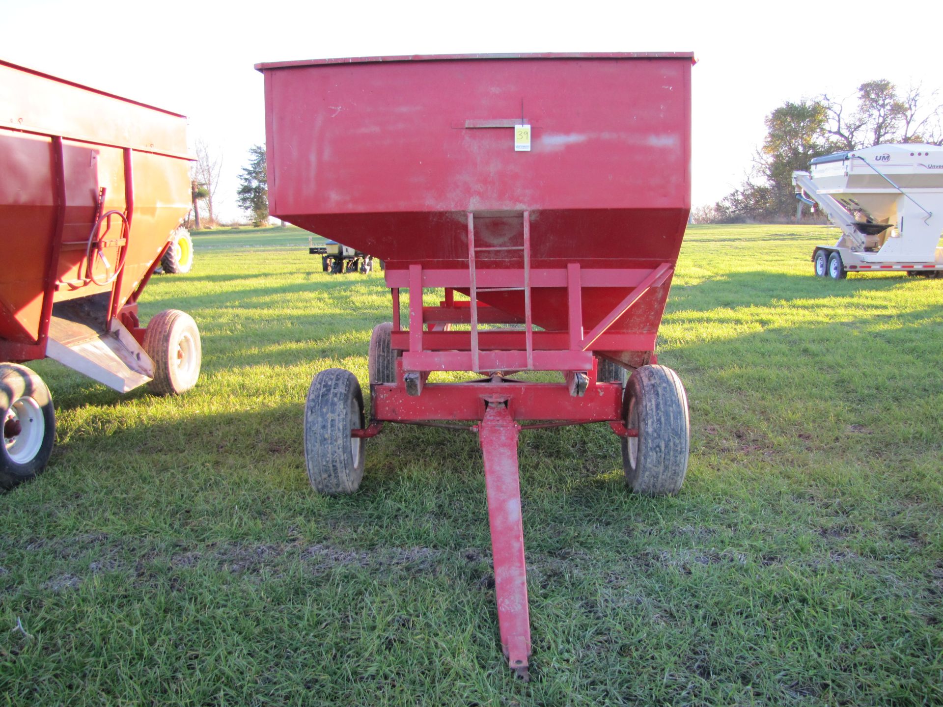 250 bu gravity bed wagon, 12.5 L 15 tires - Image 2 of 10