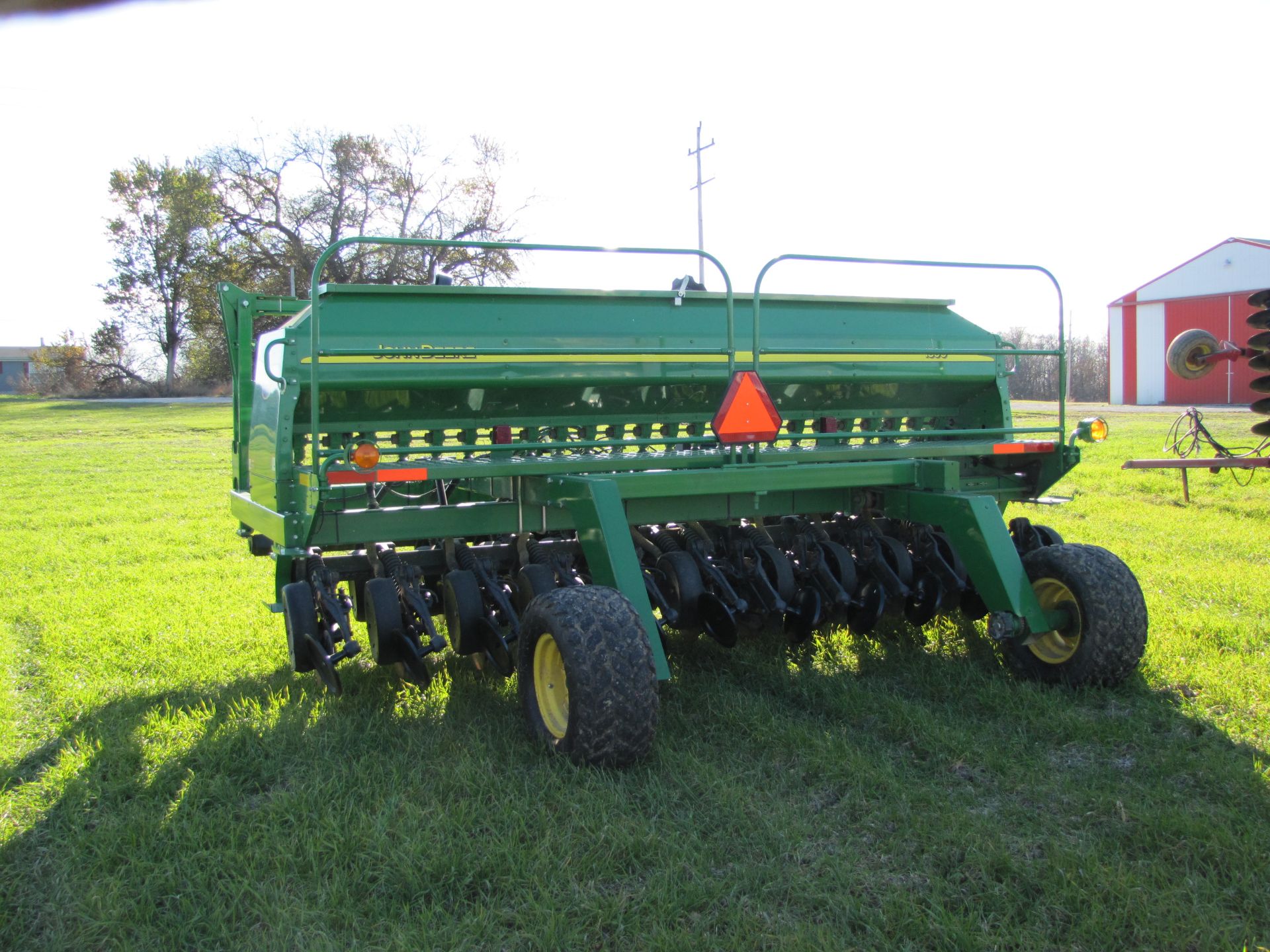 15’ John Deere 1590 no-till drill, elec rate controller, 7 ½” spacing, markers, wired for monitor - Image 8 of 33