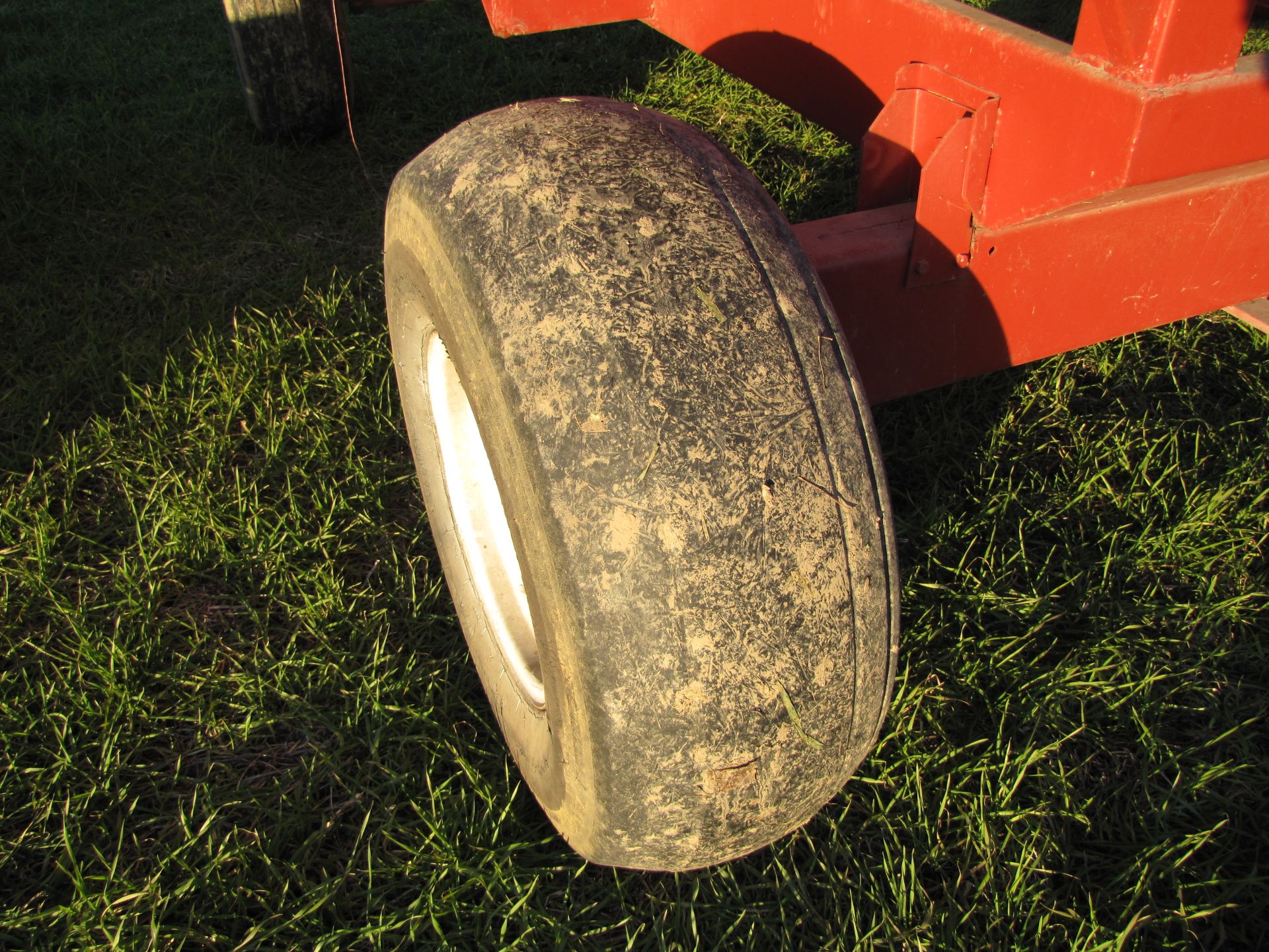 275 bushel Unverferth gravity bed wagon, 12.5 L 15 tires - Image 6 of 14