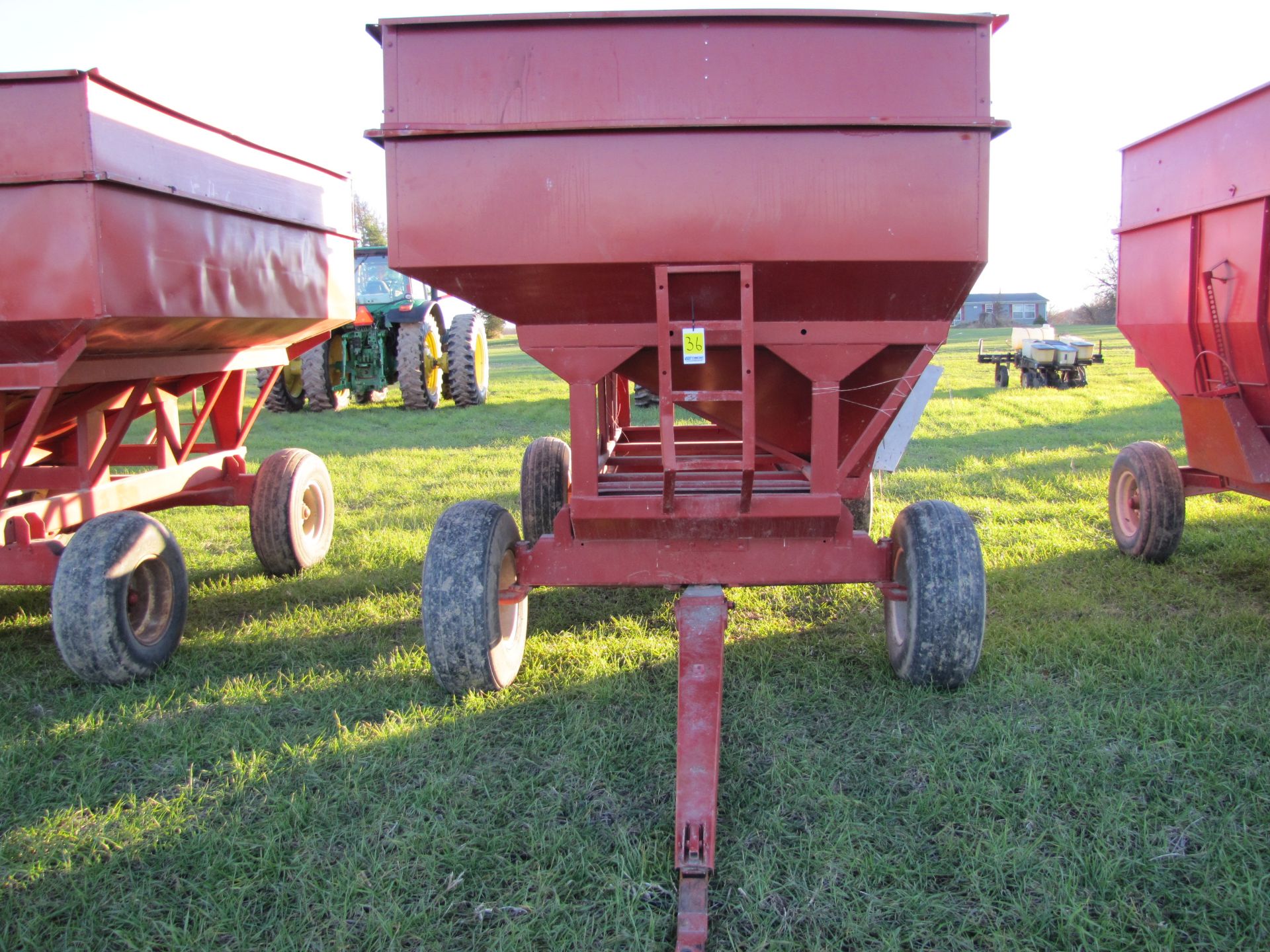 275 bushel Unverferth gravity bed wagon, 12.5 L 15 tires - Image 2 of 14