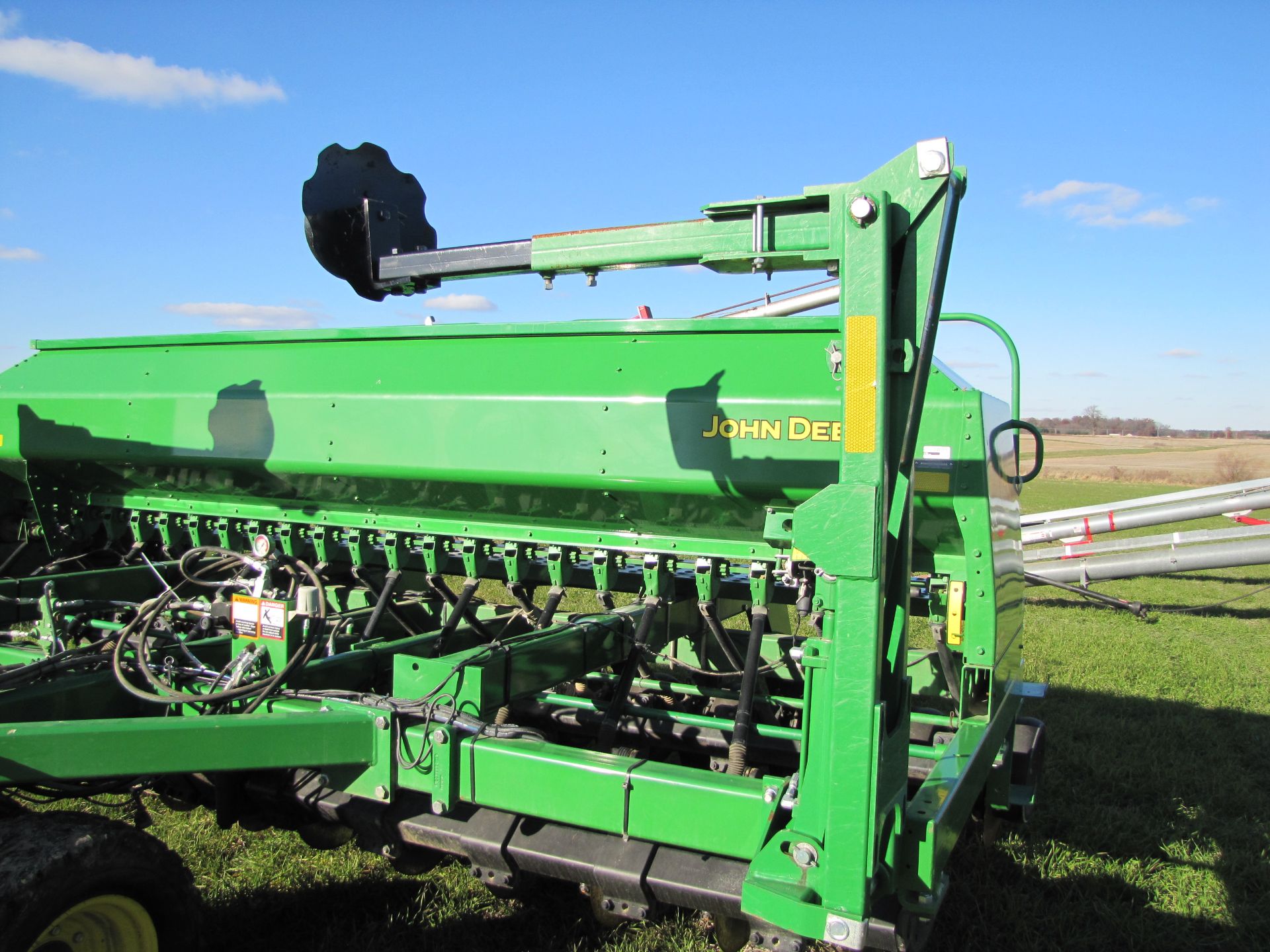 15’ John Deere 1590 no-till drill, elec rate controller, 7 ½” spacing, markers, wired for monitor - Image 23 of 33