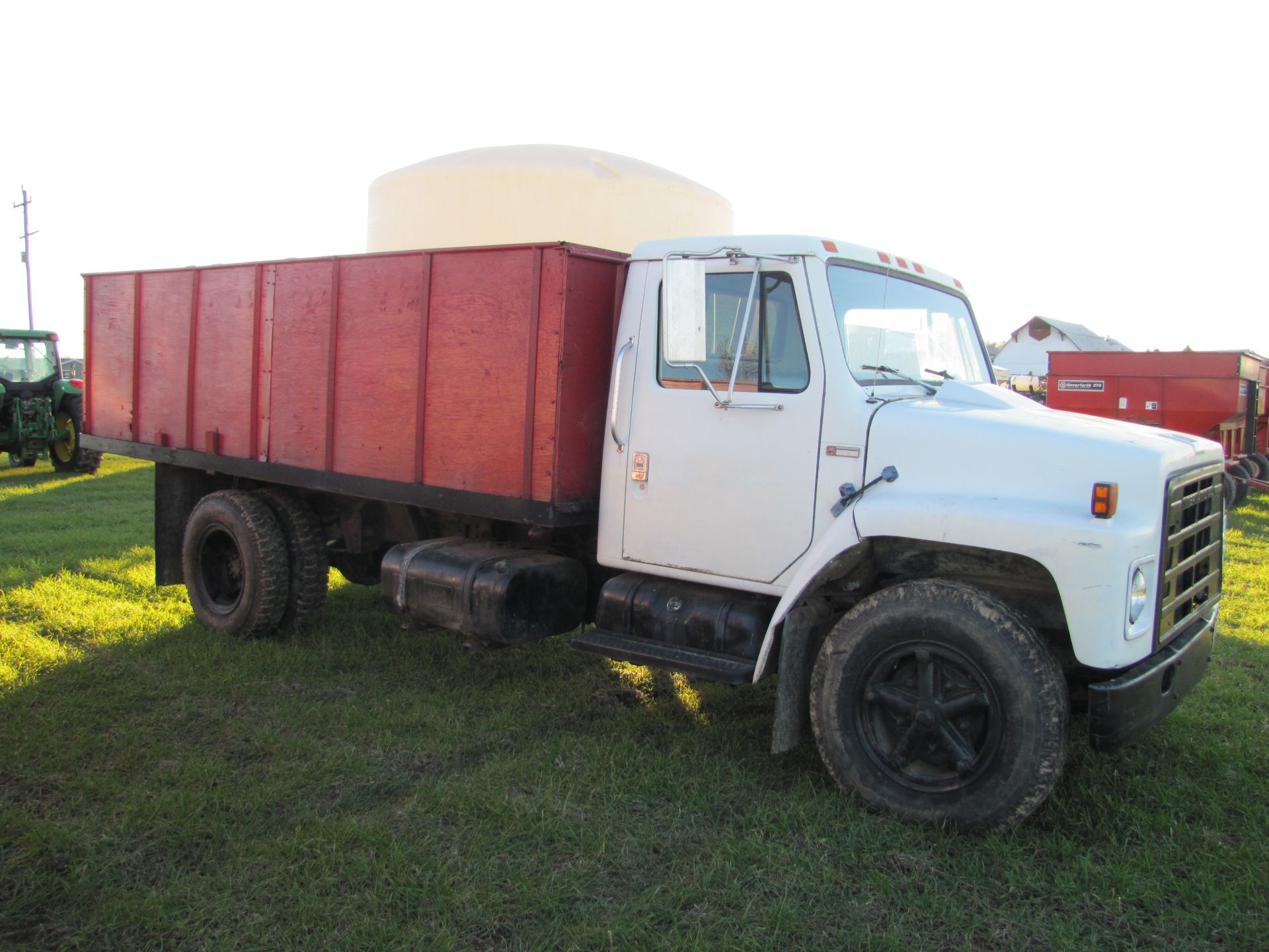 1981 International S1700 grain truck w/ 15 ½’ bed & hoist, 9.00-20 tires, 5 speed hi-lo, V-8 gas - Image 2 of 48