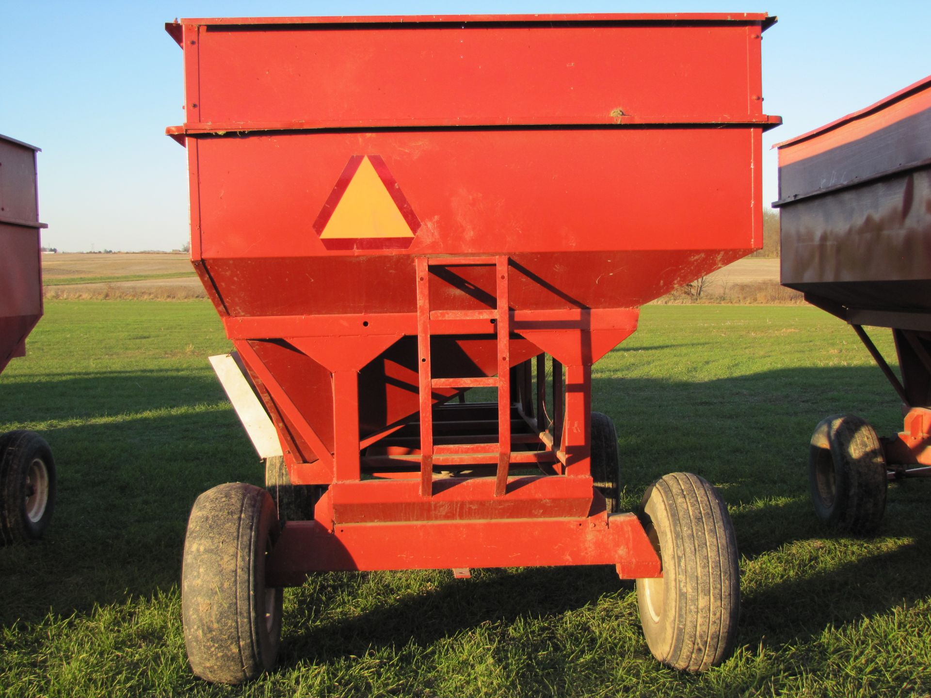 275 bushel Unverferth gravity bed wagon, 12.5 L 15 tires - Image 8 of 14