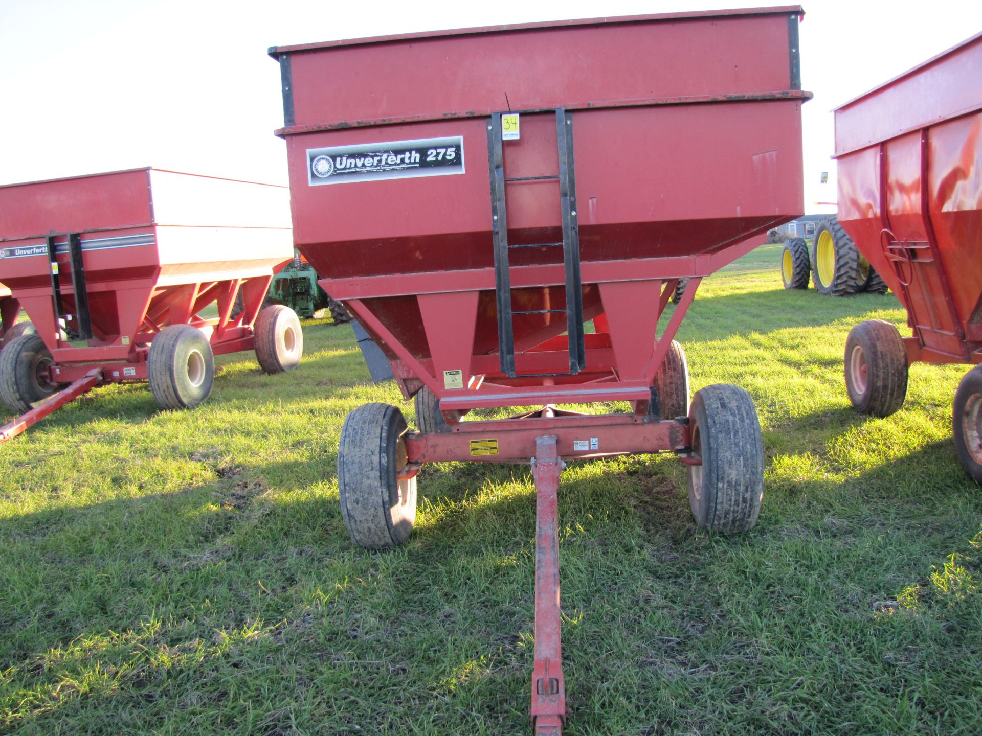 275 bushel Unverferth gravity bed wagon, 12.5 L 15 tires - Image 2 of 16