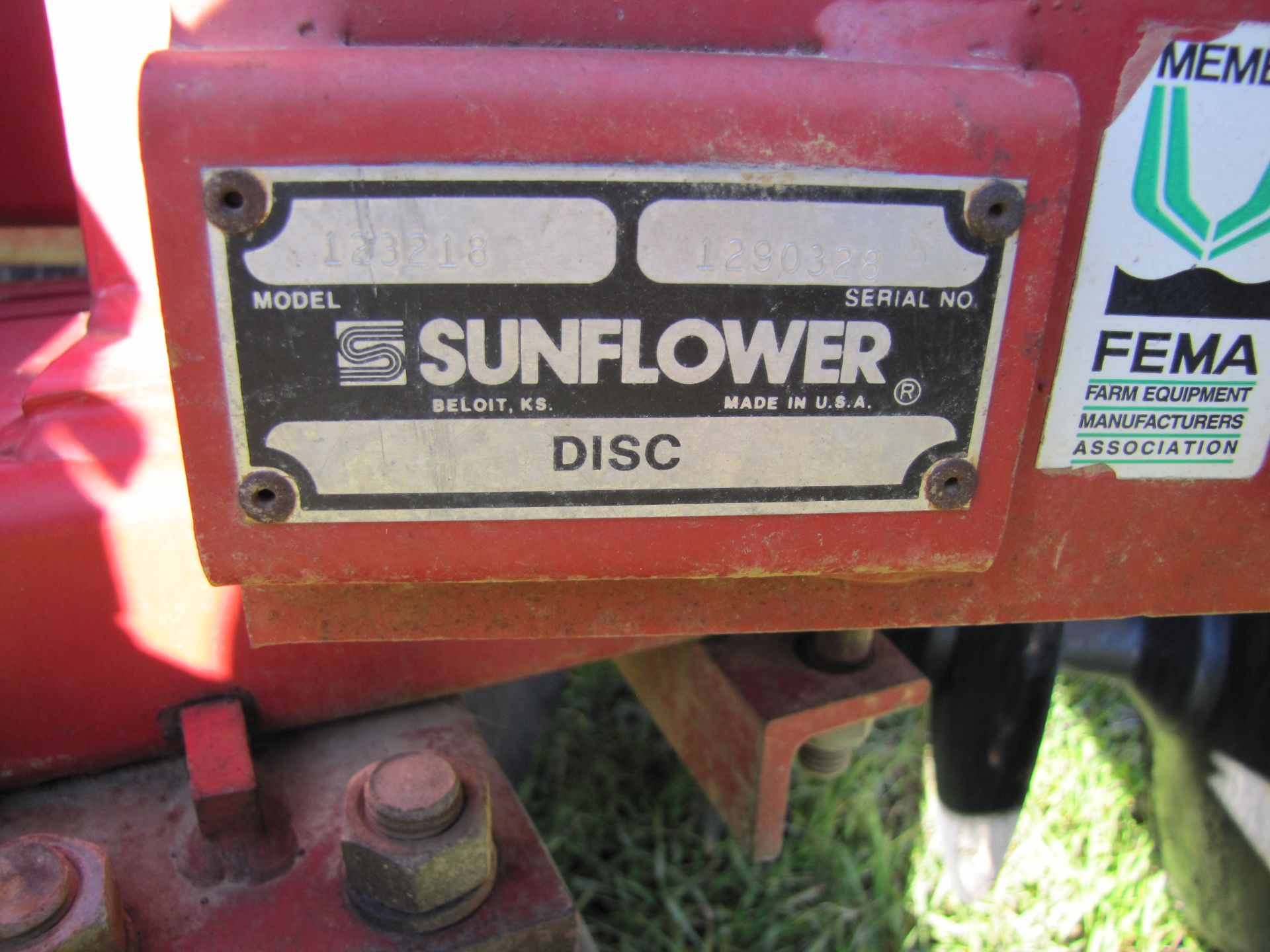 18’ Sunflower 1232 disc, Rock Flex, 9” spacing, rear hitch, hyd fold - Image 16 of 24