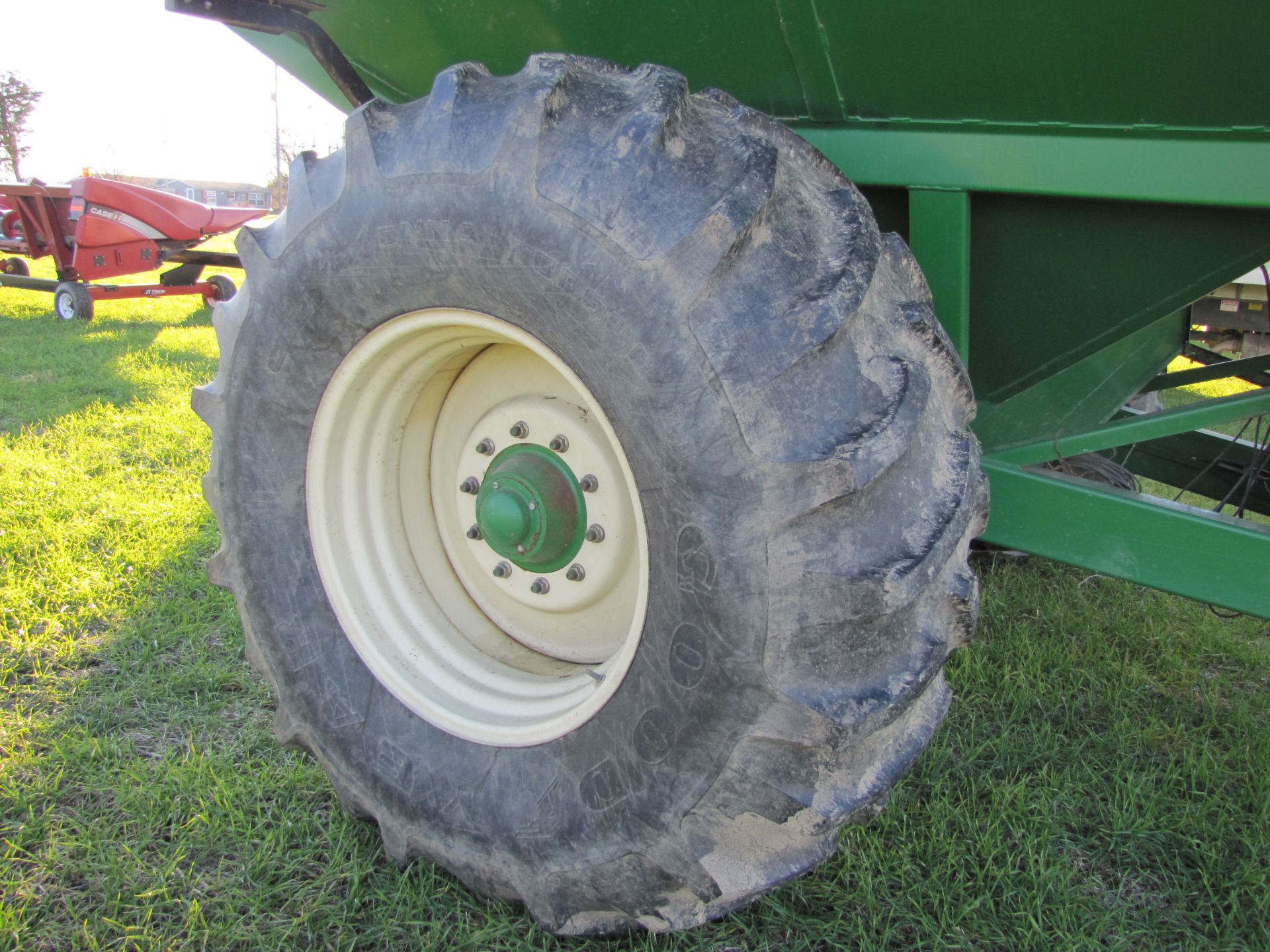 Killbros 1160 grain cart, corner auger, 24.5-32 tires, lights, scales, 1000 pto, roll tarp - Image 16 of 20