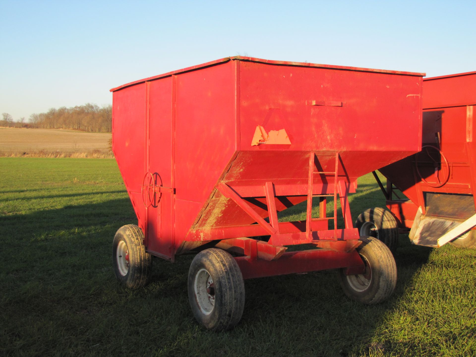 250 bu gravity bed wagon, 12.5 L 15 tires - Image 8 of 10