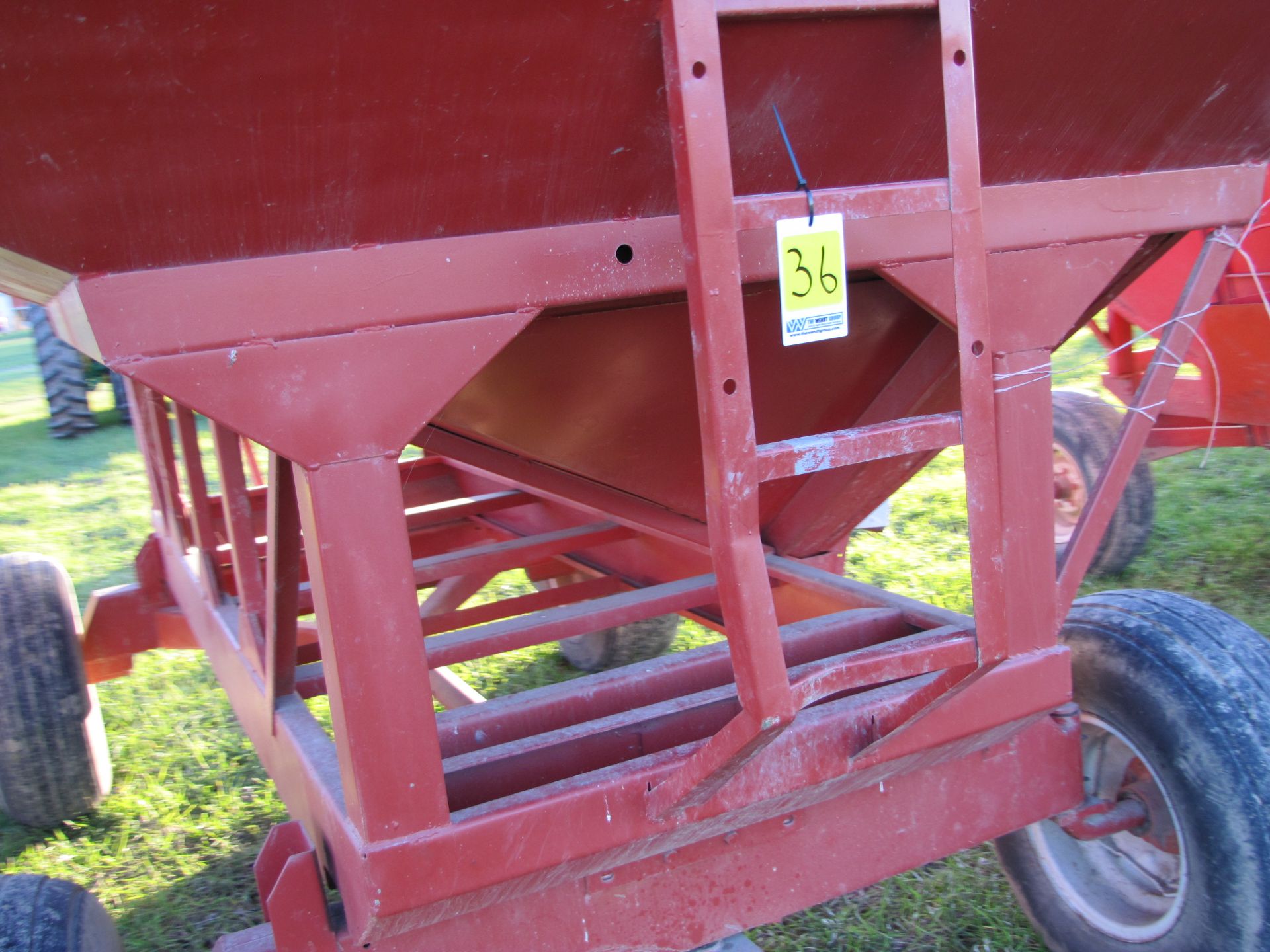 275 bushel Unverferth gravity bed wagon, 12.5 L 15 tires - Image 13 of 14