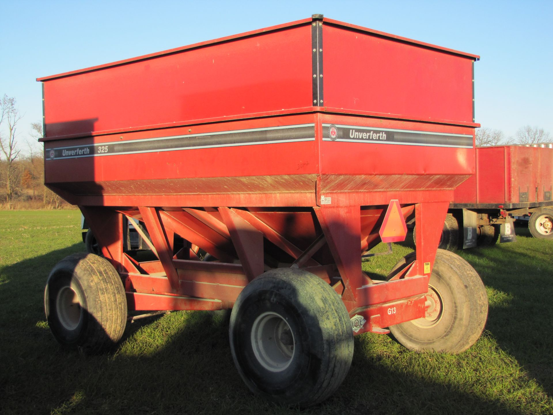 Unverferth 325 gravity bed wagon, 16.5 L 16 tires - Image 4 of 18