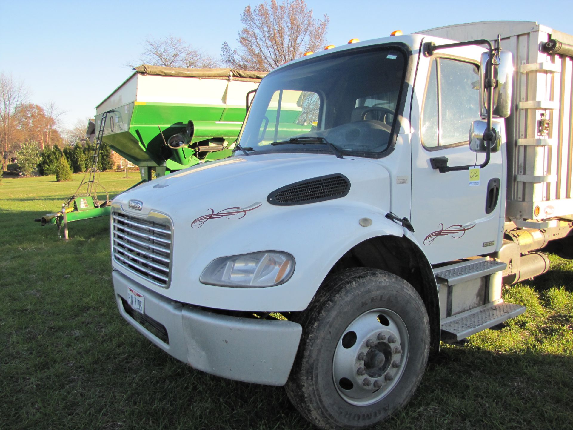 2004 Freightliner single axle grain truck, new motor, 252,600 miles, Allison automatic transmission - Image 26 of 45