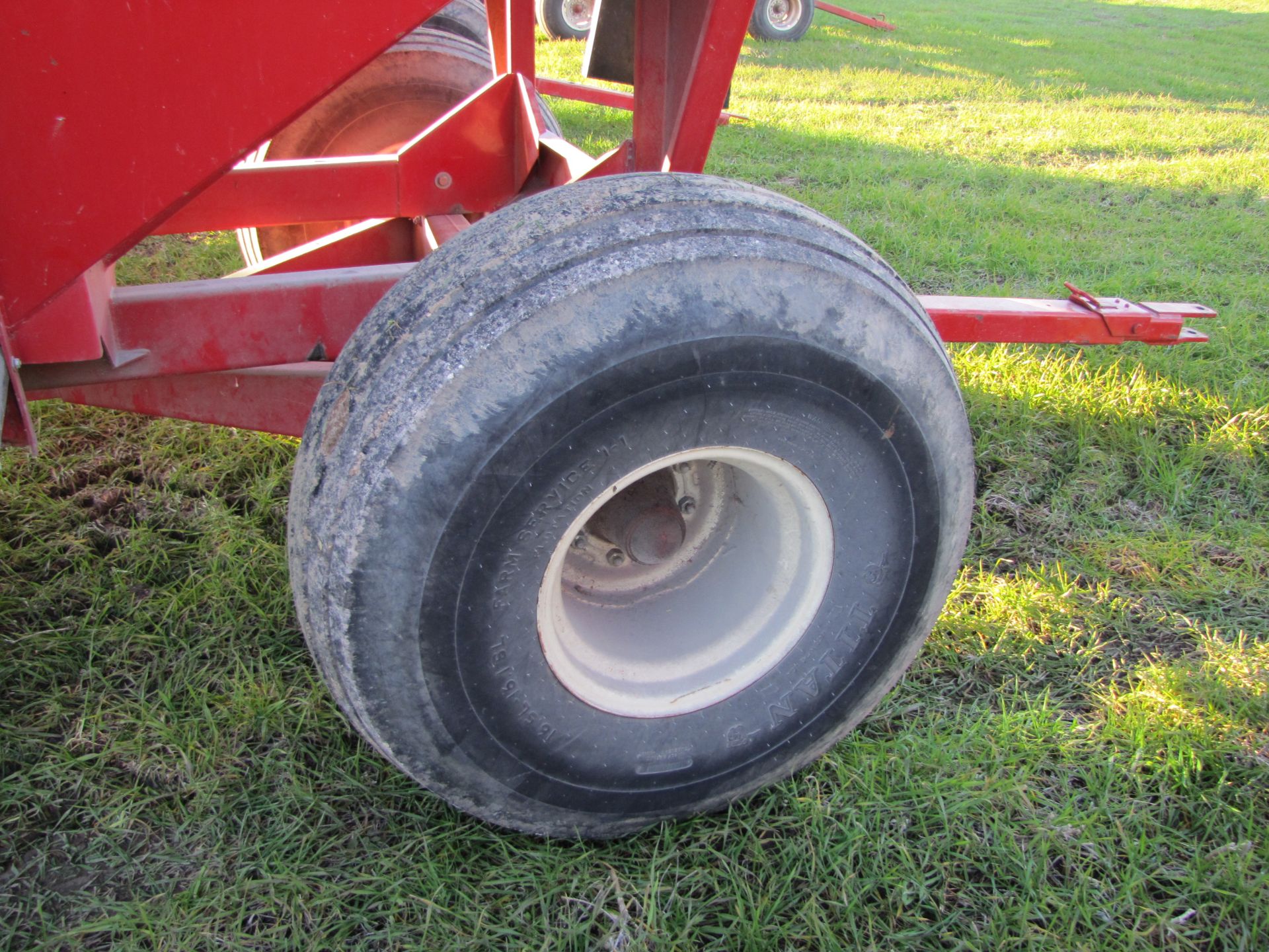 Unverferth 325 gravity bed wagon, 16.5 L 16 tires - Image 10 of 18