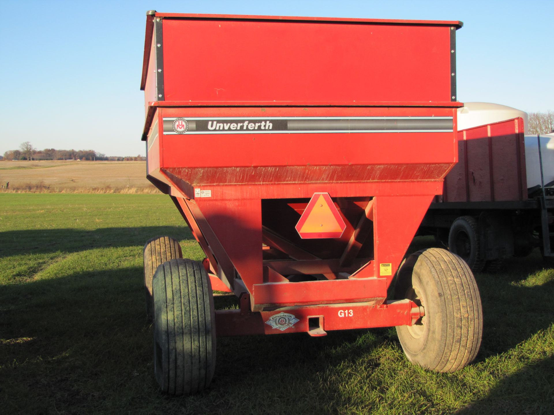 Unverferth 325 gravity bed wagon, 16.5 L 16 tires - Image 5 of 18