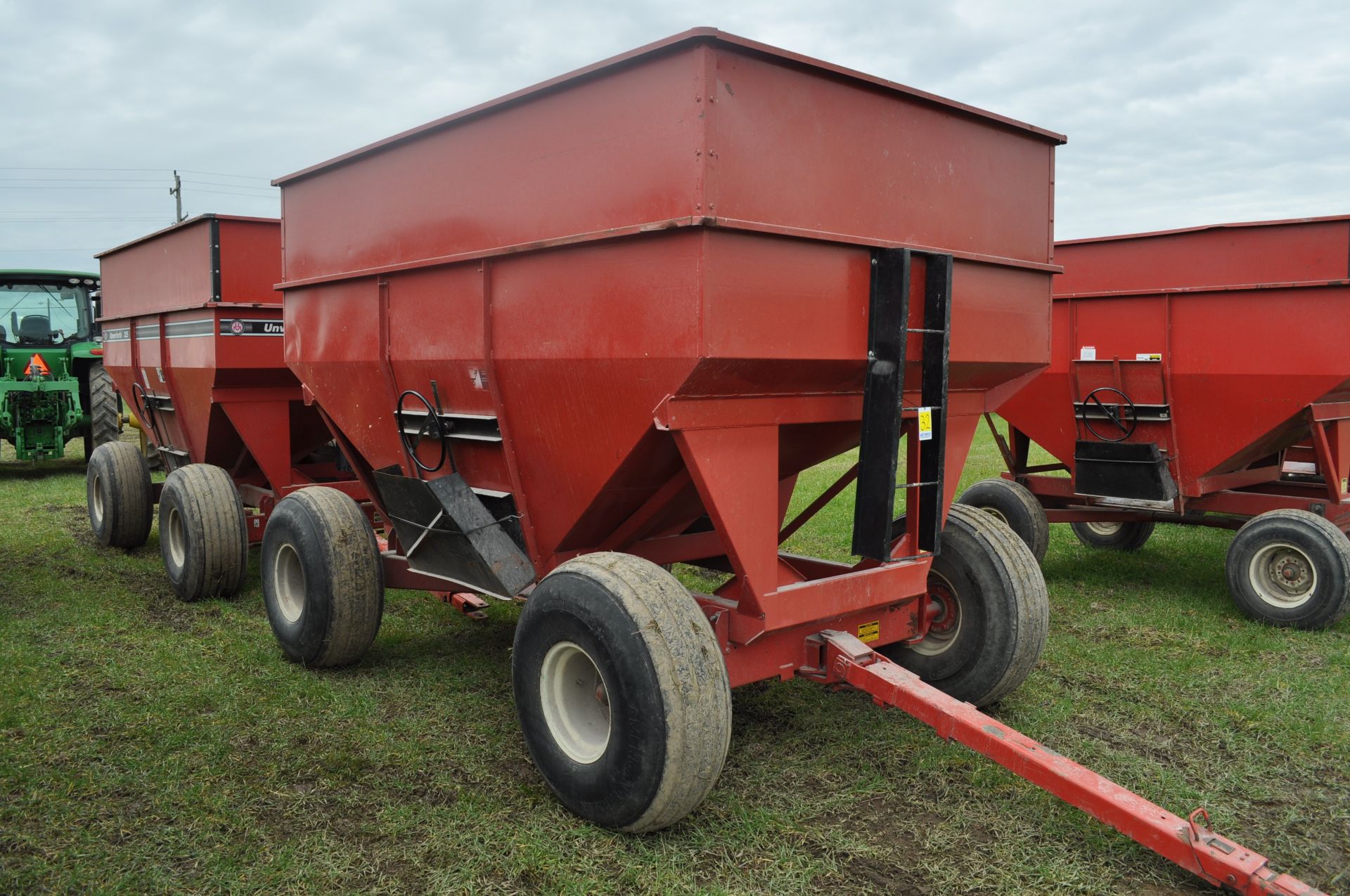 Unverferth 325 gravity bed wagon, 16.5 L 16 tires - Image 2 of 14