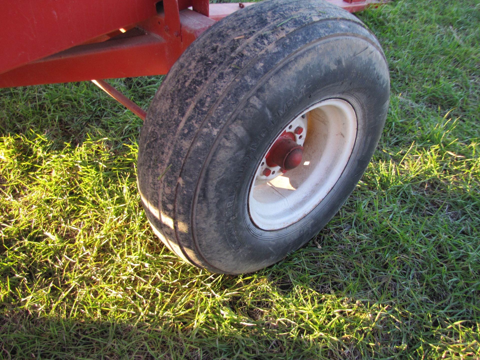 275 bushel Unverferth gravity bed wagon, 12.5 L 15 tires - Image 11 of 14