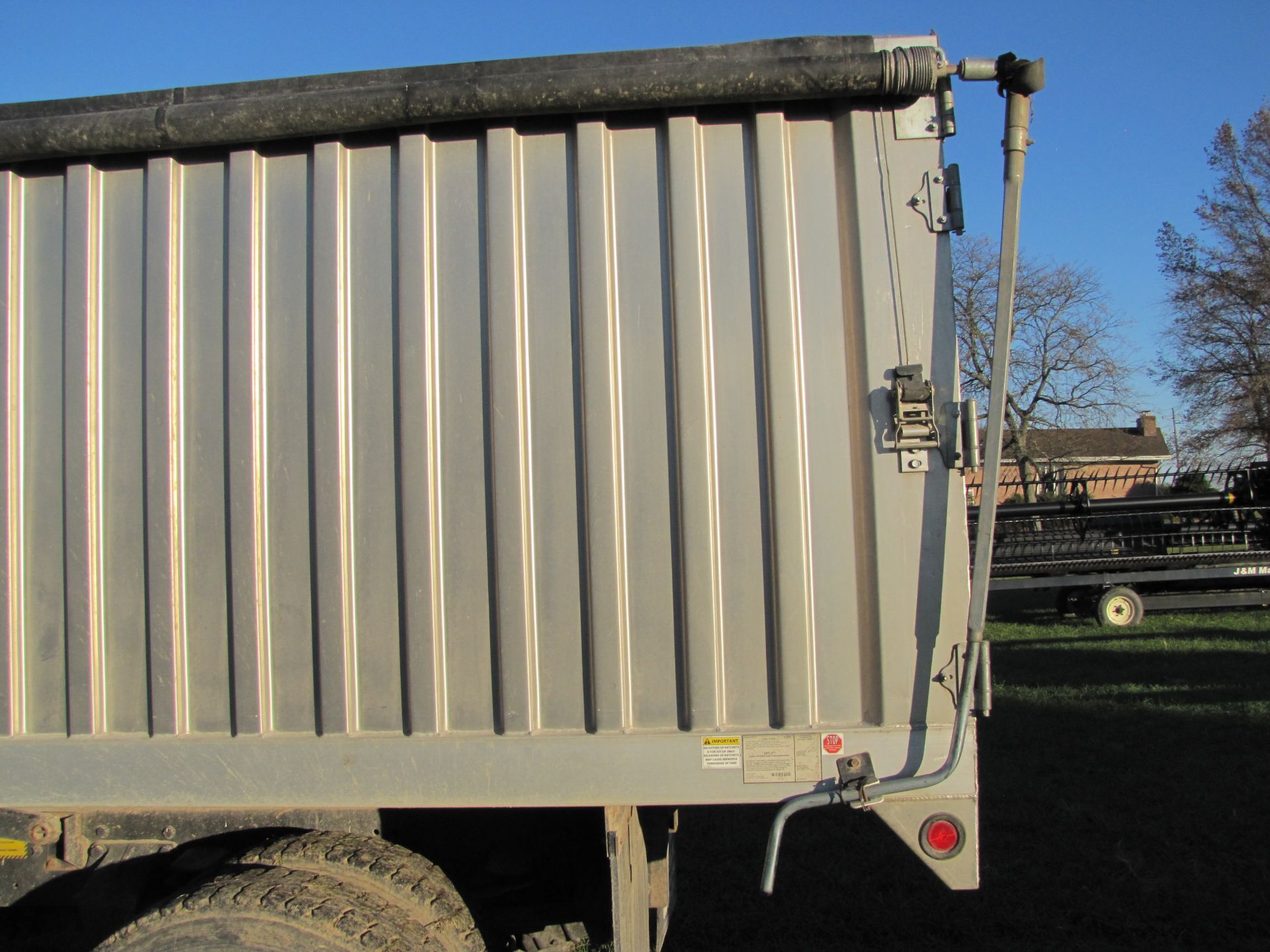 2004 Freightliner single axle grain truck, new motor, 252,600 miles, Allison automatic transmission - Image 31 of 45