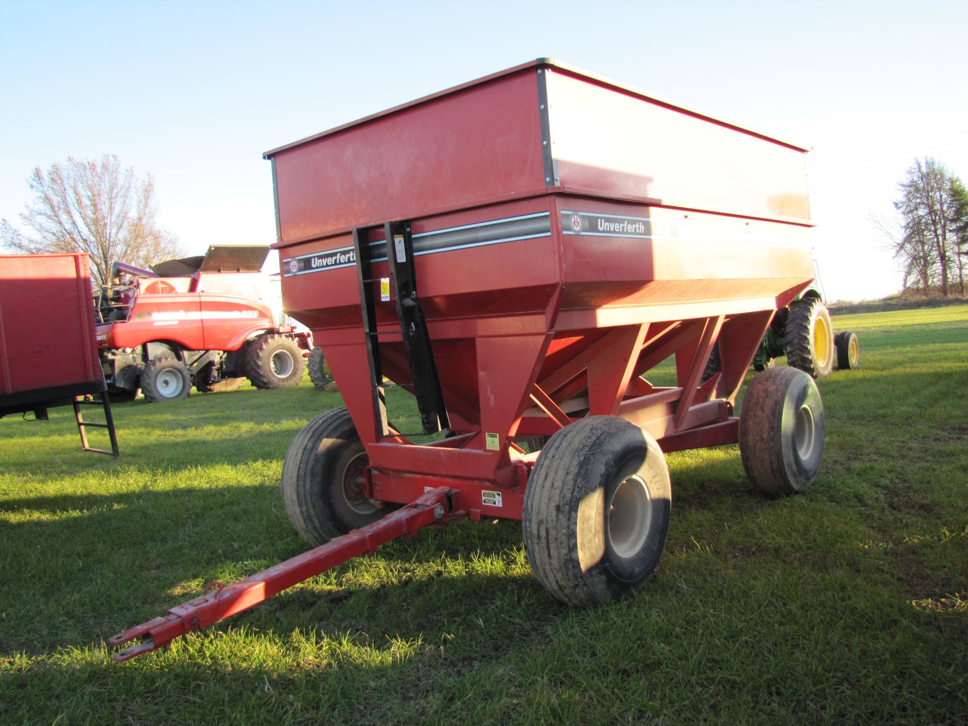 Unverferth 325 gravity bed wagon, 16.5 L 16 tires - Image 3 of 18