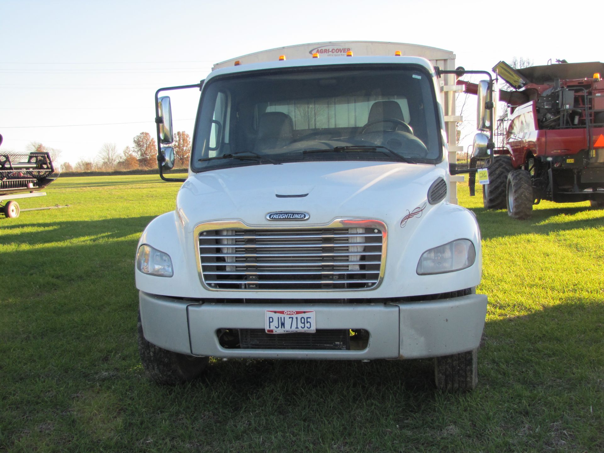 2004 Freightliner single axle grain truck, new motor, 252,600 miles, Allison automatic transmission - Image 3 of 45