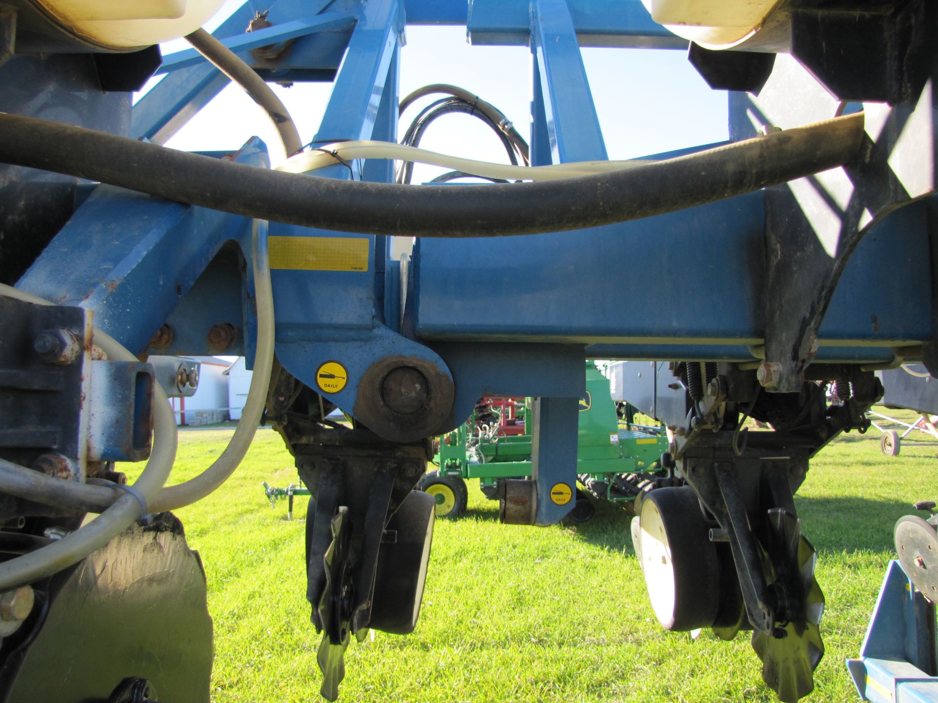 Kinze 3600 8 row x 36” planter, Kinze single disc 2x2 fert, in furrow Keeton fert, no-till - Image 21 of 27