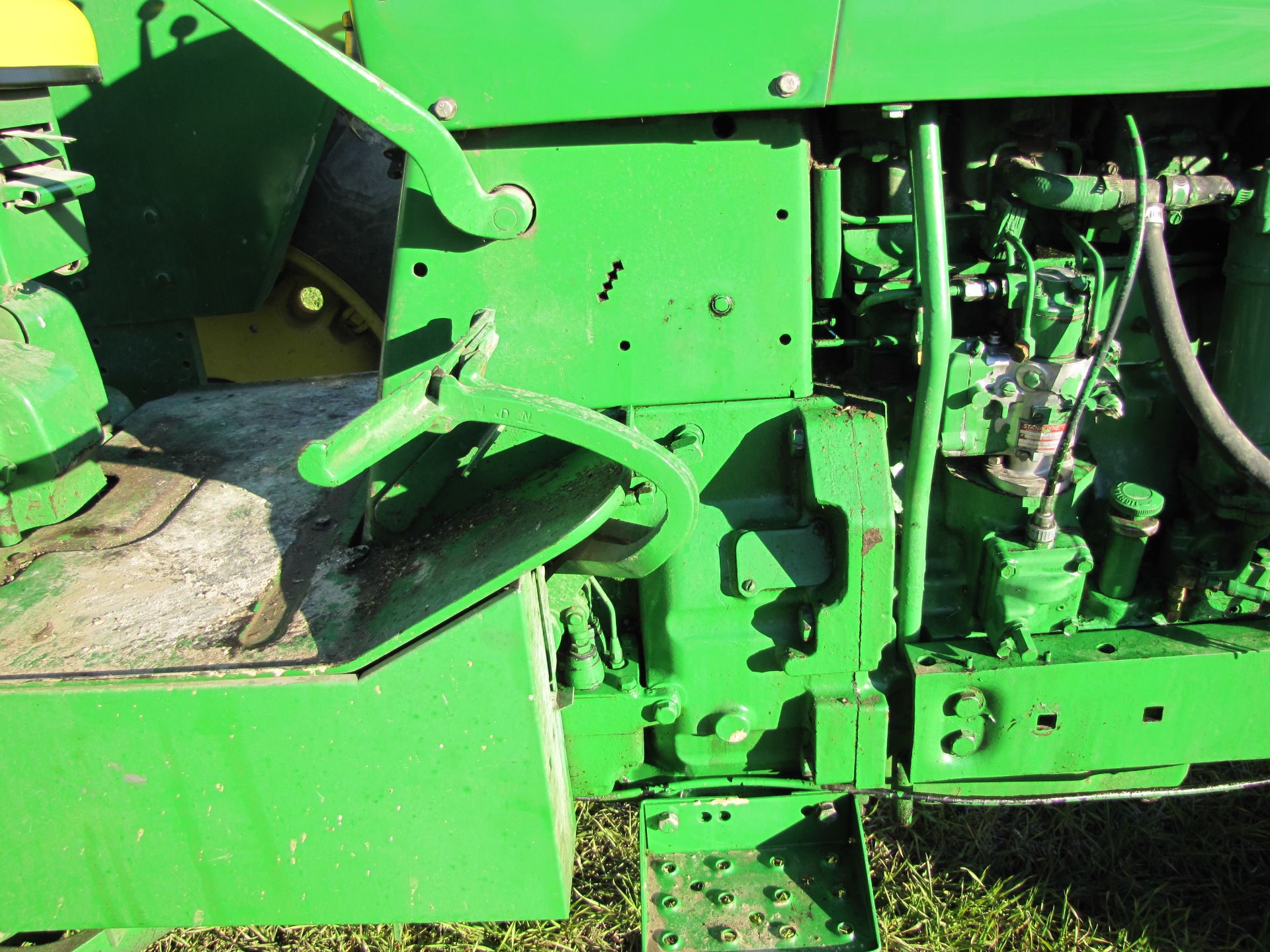 John Deere 3020 tractor, diesel, narrow front, 16.9-34 tires, 3 pt, 2 hyd remotes, 540 pto - Image 15 of 29