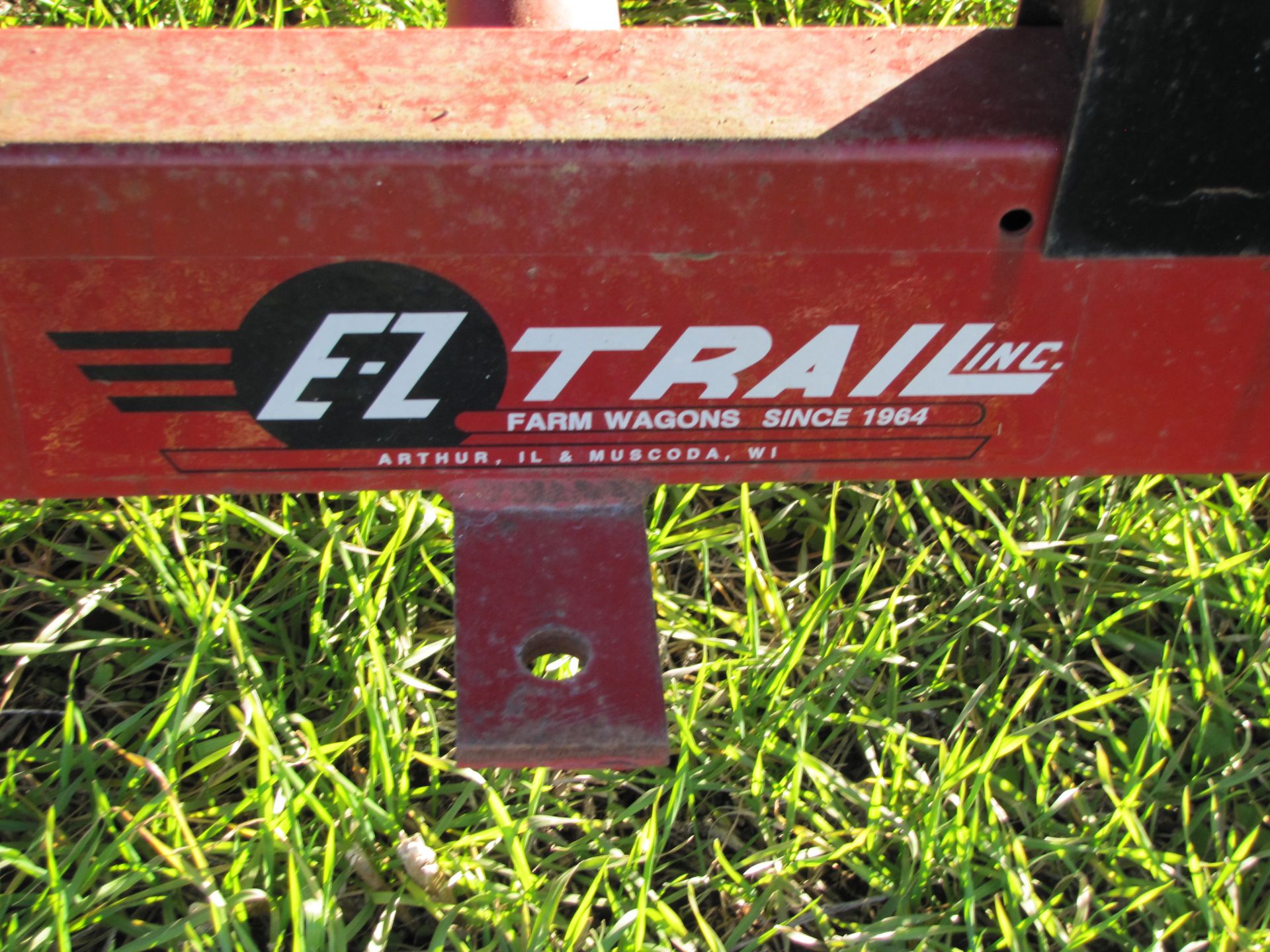 26’ EZ Trail 680 header cart, 20.5 x 3.0-10 tires - Image 9 of 9