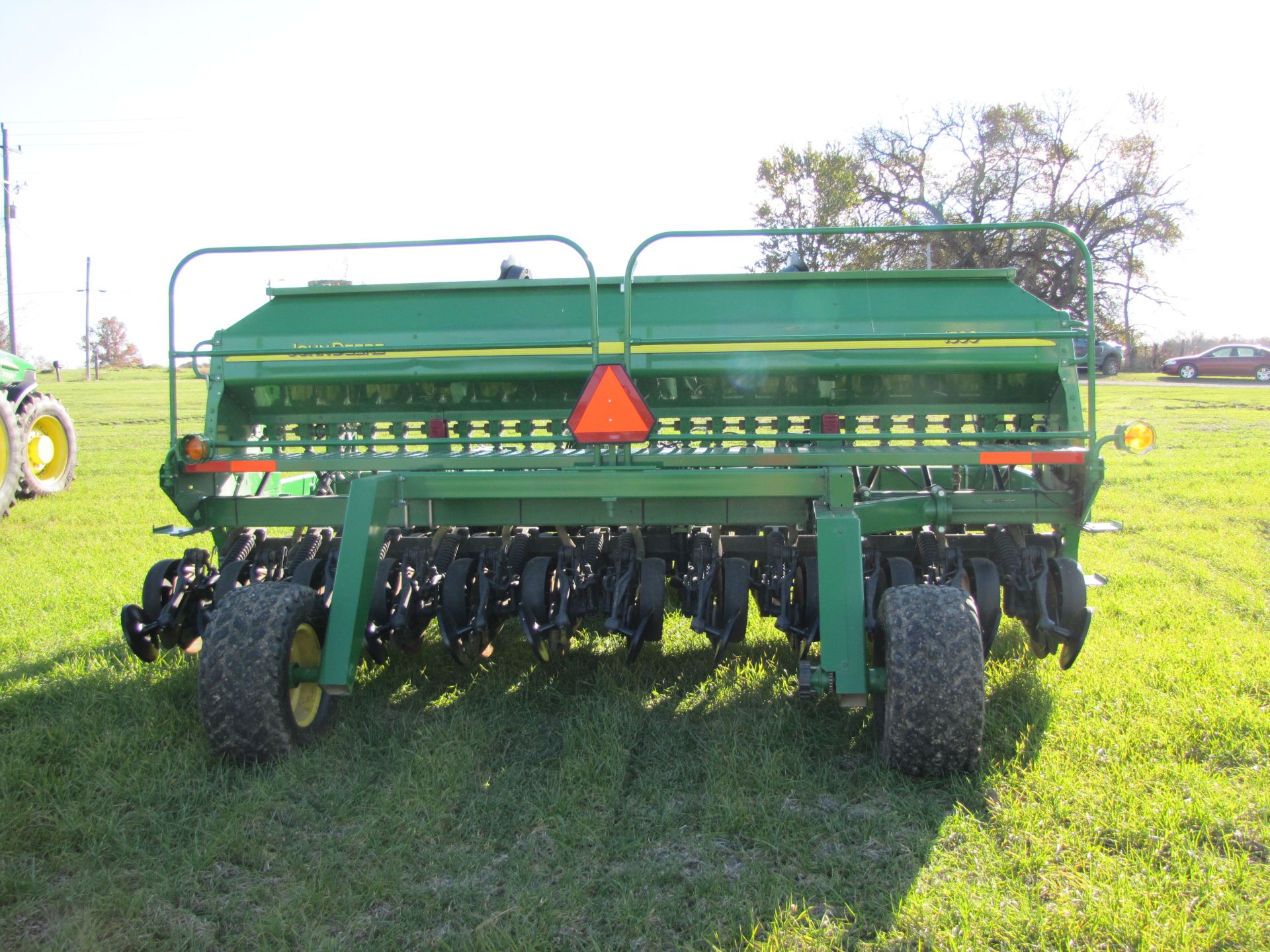 15’ John Deere 1590 no-till drill, elec rate controller, 7 ½” spacing, markers, wired for monitor - Image 9 of 33