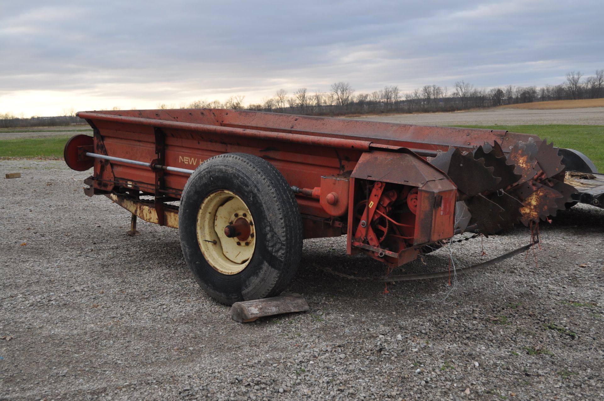 New Holland 512 manure spreader, 540 PTO, single beater, single axle, SN 338001 - Image 3 of 13