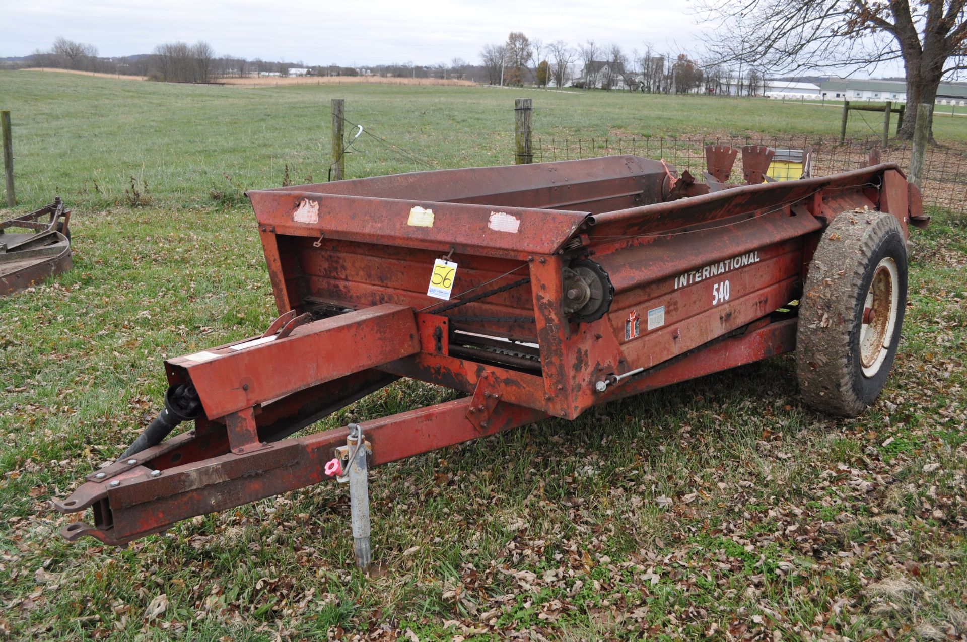 IH 540 manure spreader, 540 PTO, single beater, single axle, 10.00-20 tires, SN 11908460005789