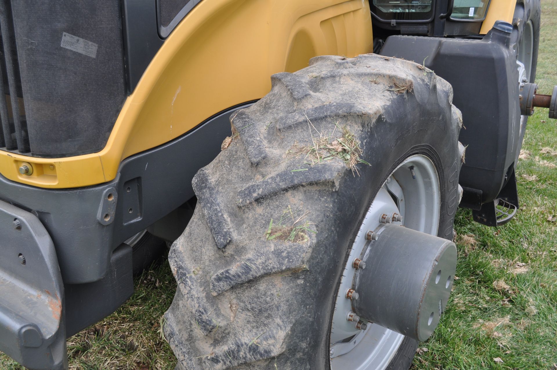 Challenger MT 665C tractor, MFWD, 480/80R50 rear duals, 420/85R34 fronts, CVT, Tru Trac, 3379 hrs, - Image 5 of 45