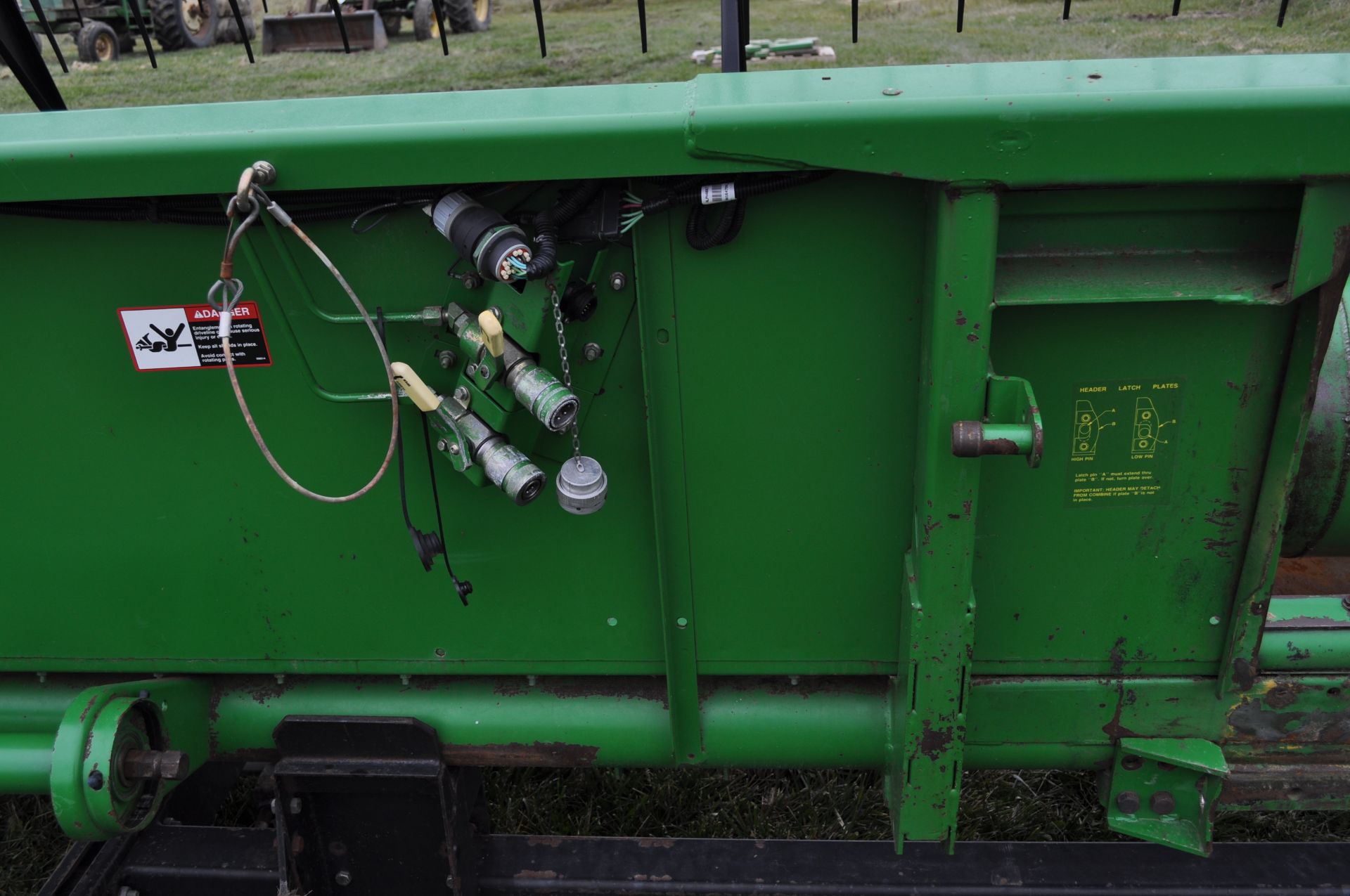 30’ John Deere 930F grain head, poly snouts, full finger auger, new poly skid plates - Image 17 of 17