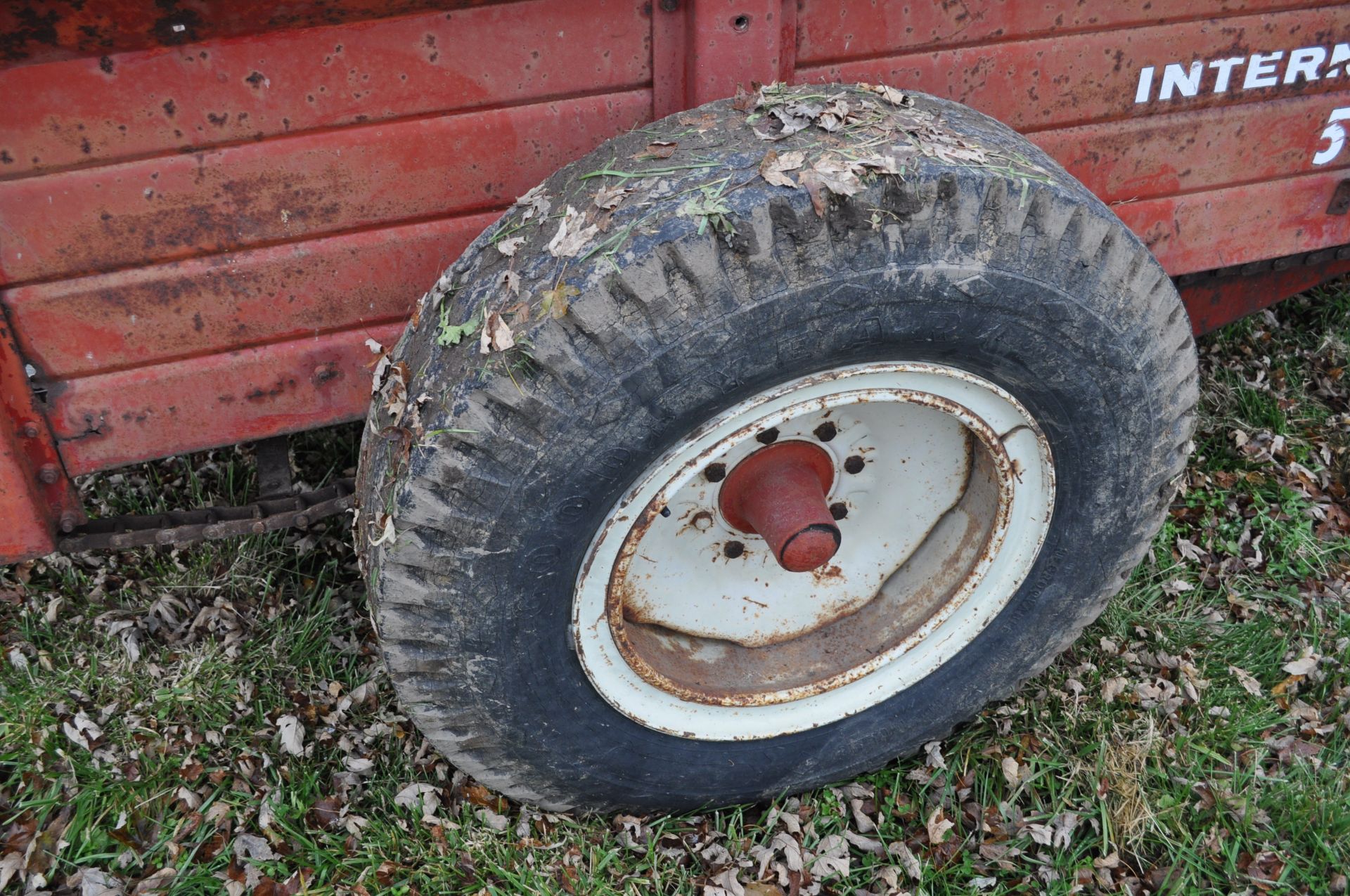 IH 540 manure spreader, 540 PTO, single beater, single axle, 10.00-20 tires, SN 11908460005789 - Image 11 of 11