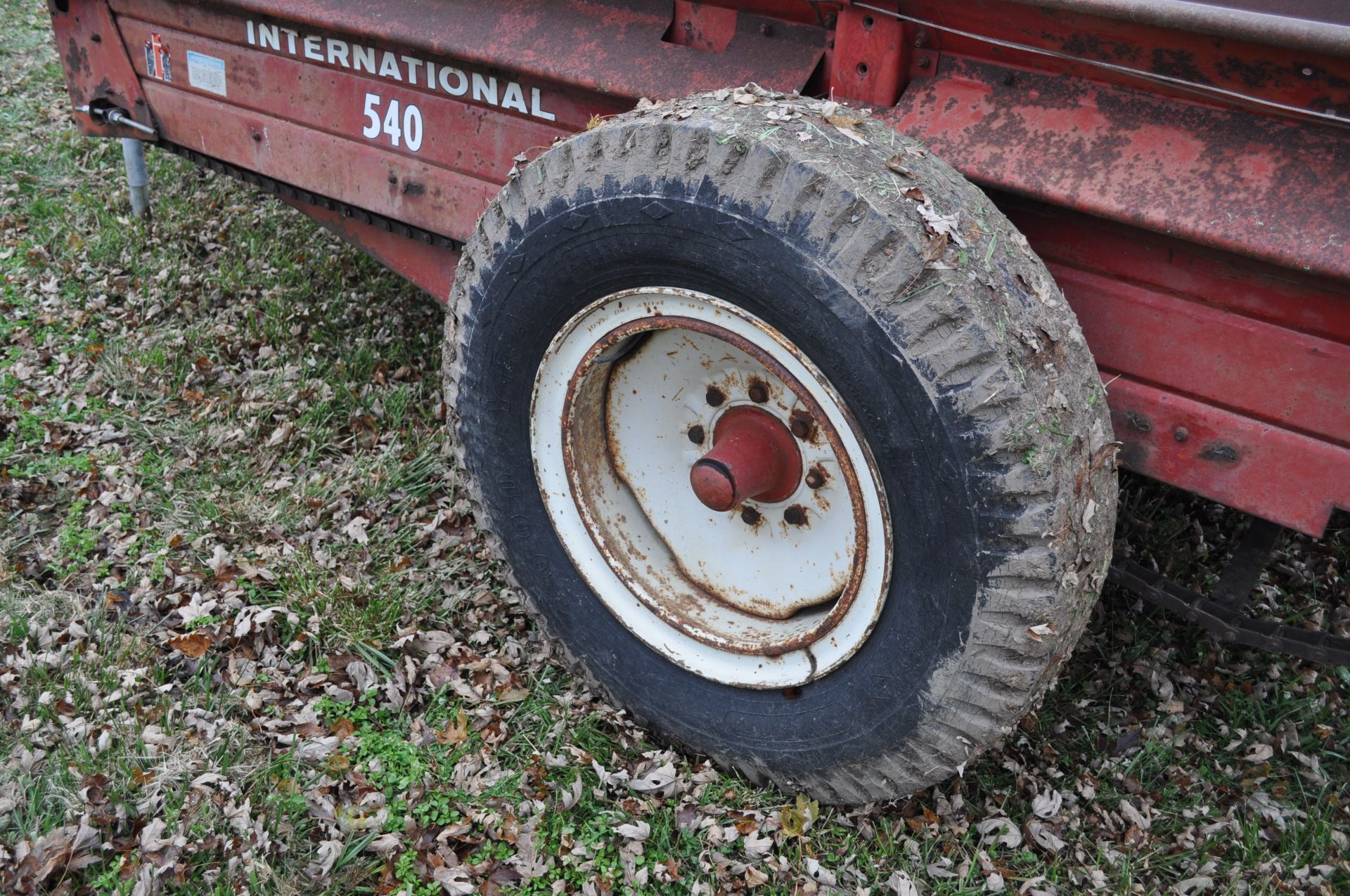 IH 540 manure spreader, 540 PTO, single beater, single axle, 10.00-20 tires, SN 11908460005789 - Image 10 of 11