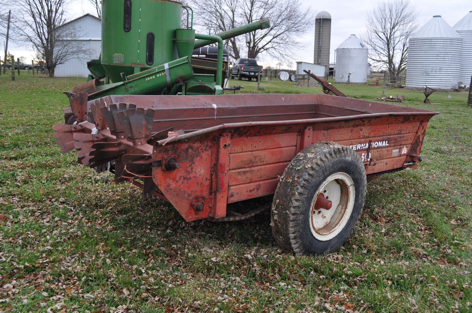 IH 540 manure spreader, 540 PTO, single beater, single axle, 10.00-20 tires, SN 11908460005789 - Image 3 of 11