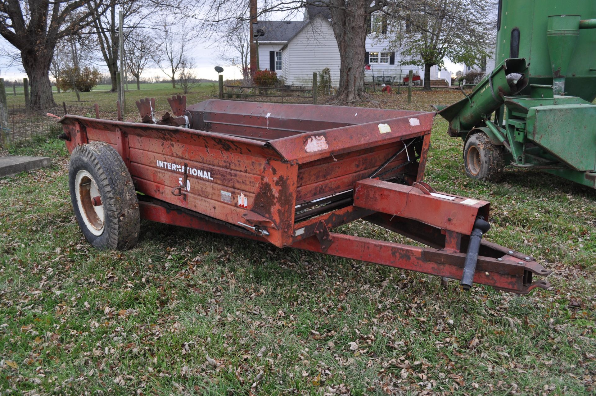 IH 540 manure spreader, 540 PTO, single beater, single axle, 10.00-20 tires, SN 11908460005789 - Image 2 of 11